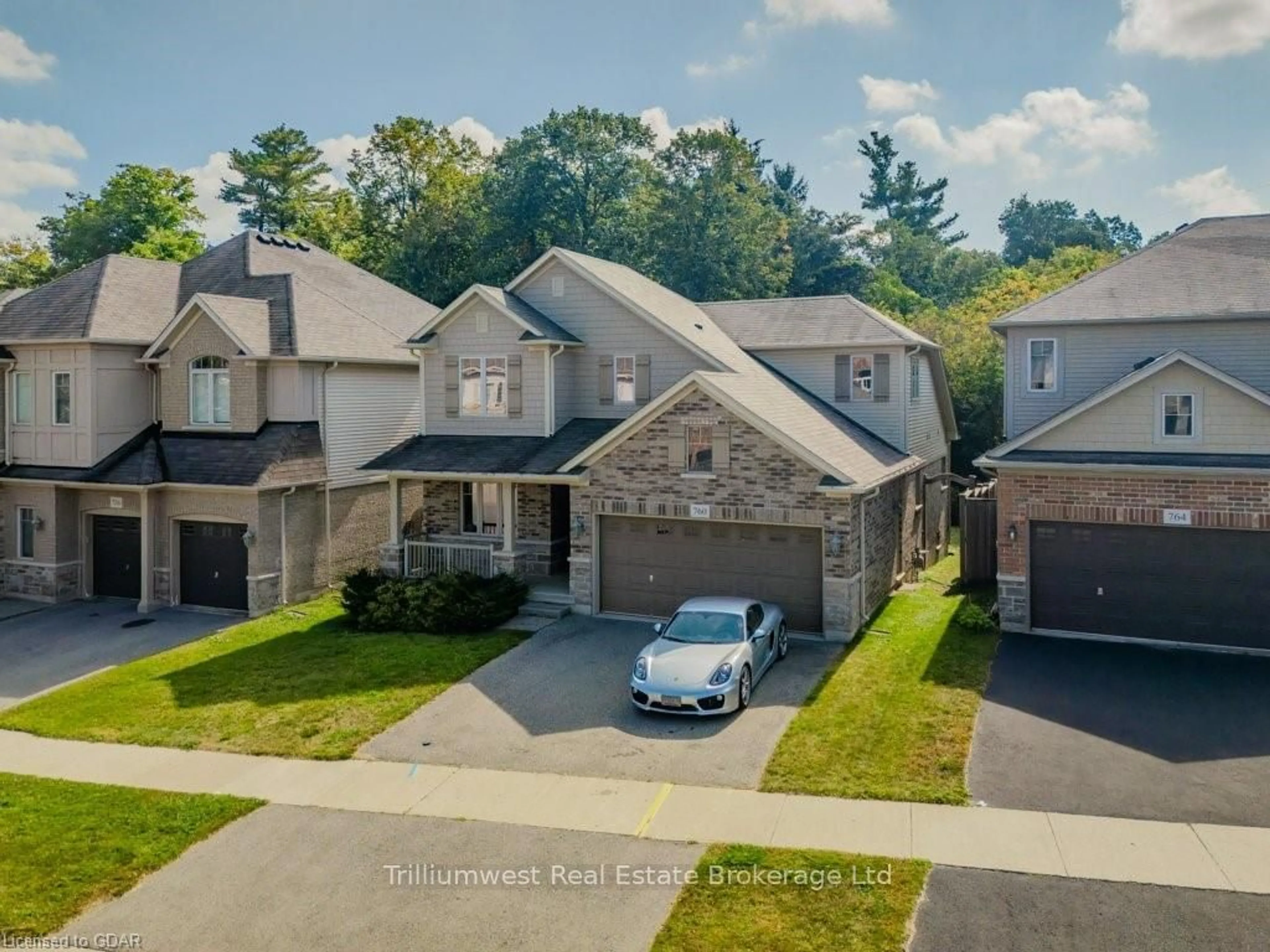 A pic from exterior of the house or condo, the street view for 760 ROBERT FERRIE Dr, Kitchener Ontario N2R 0B2