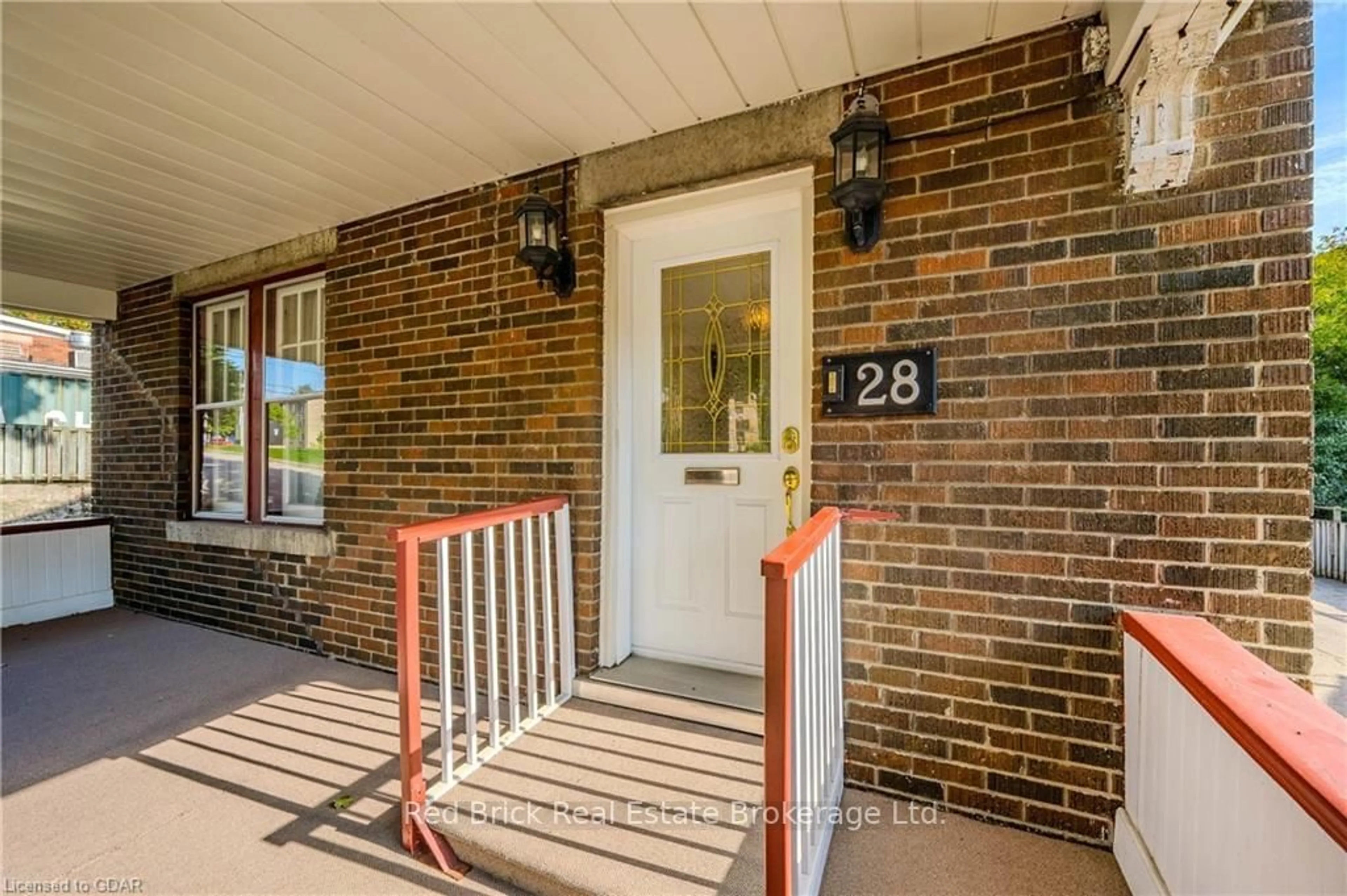 Indoor entryway, wood floors for 28 ROLAND St, Guelph Ontario N1H 5Z5