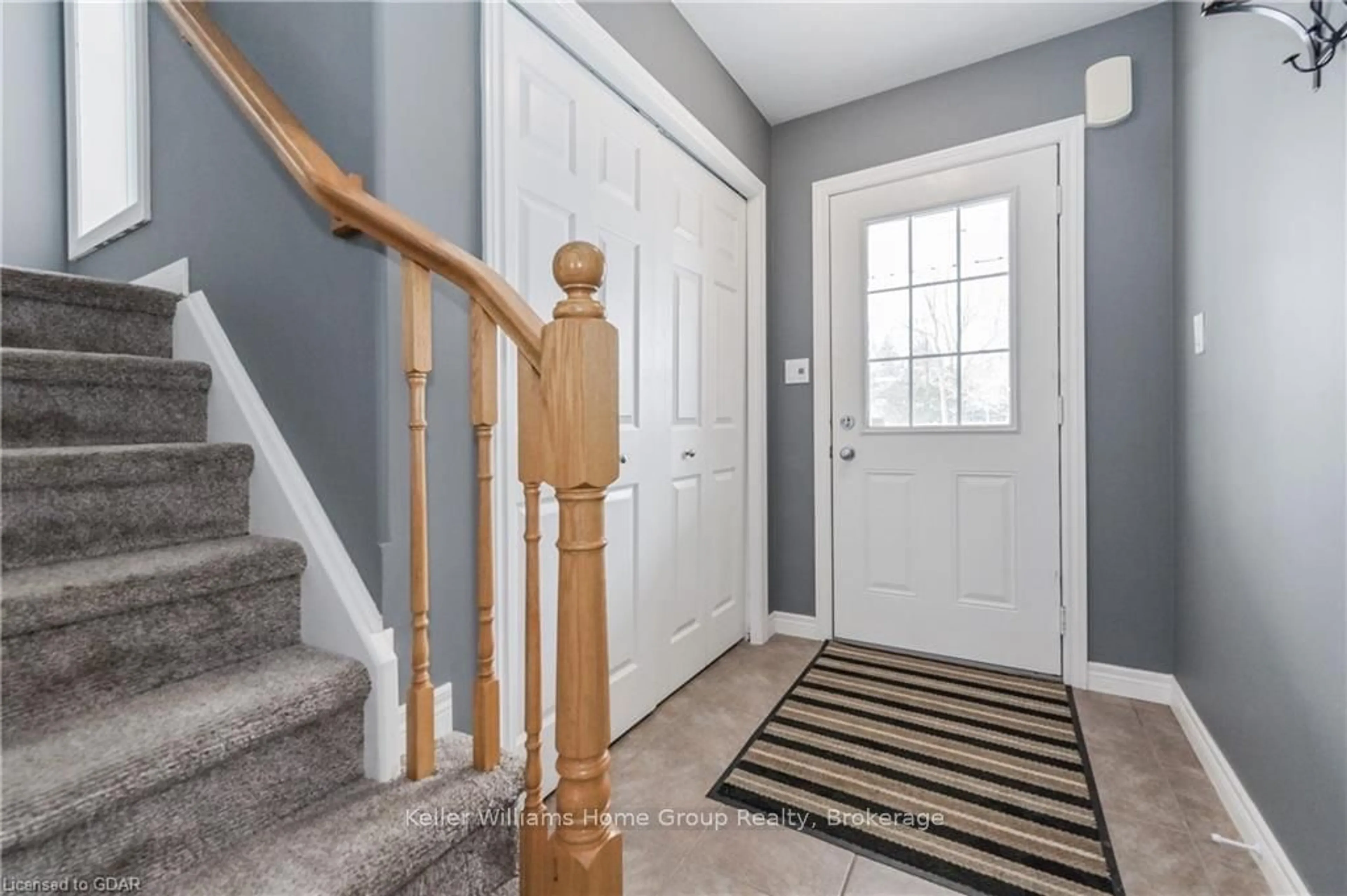 Indoor entryway, carpet floors for 503 VICTORIA St, Centre Wellington Ontario N0B 1S0