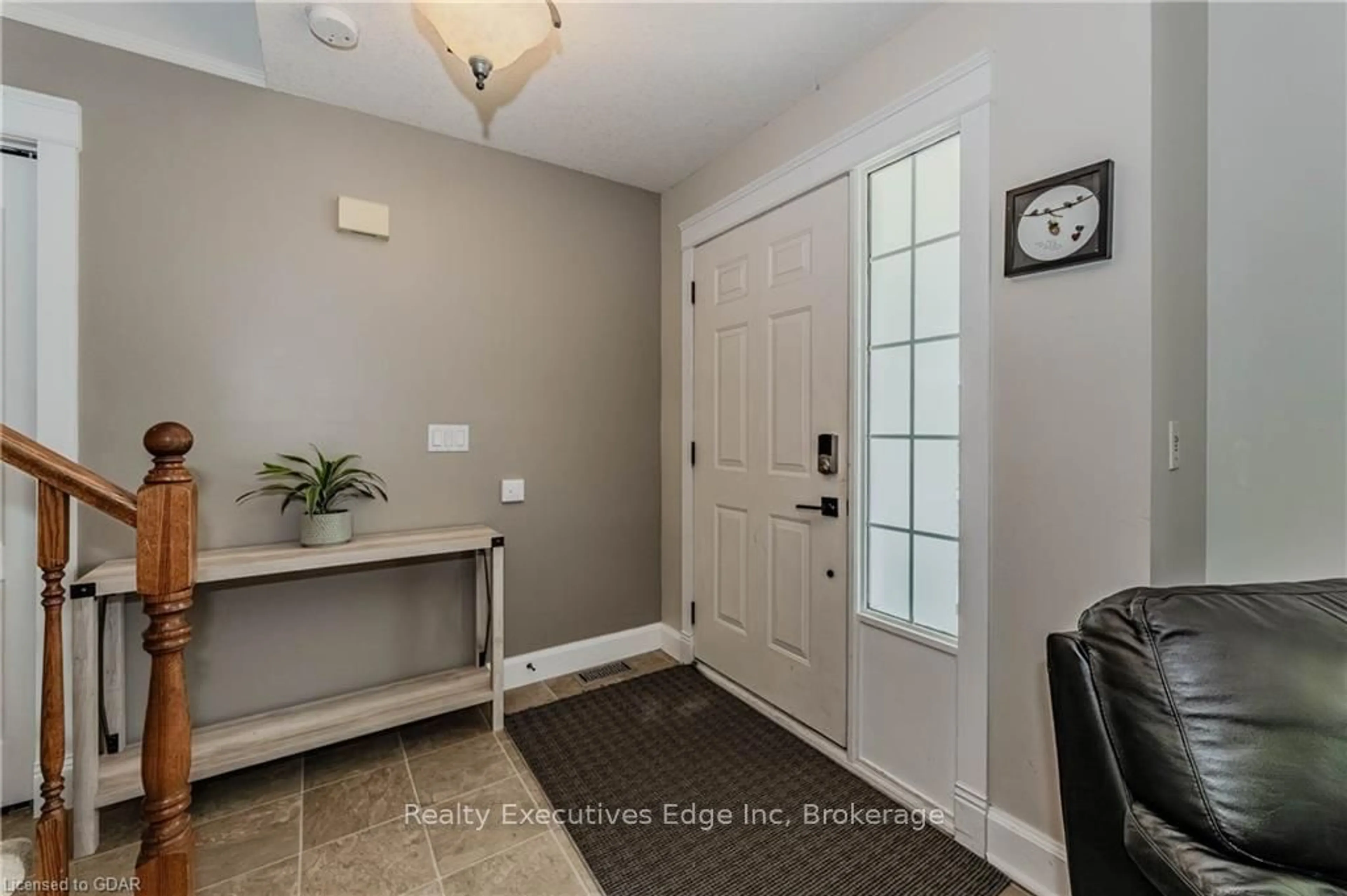 Indoor entryway, wood floors for 6 CRANBERRY Crt, Guelph Ontario N1K 1R7