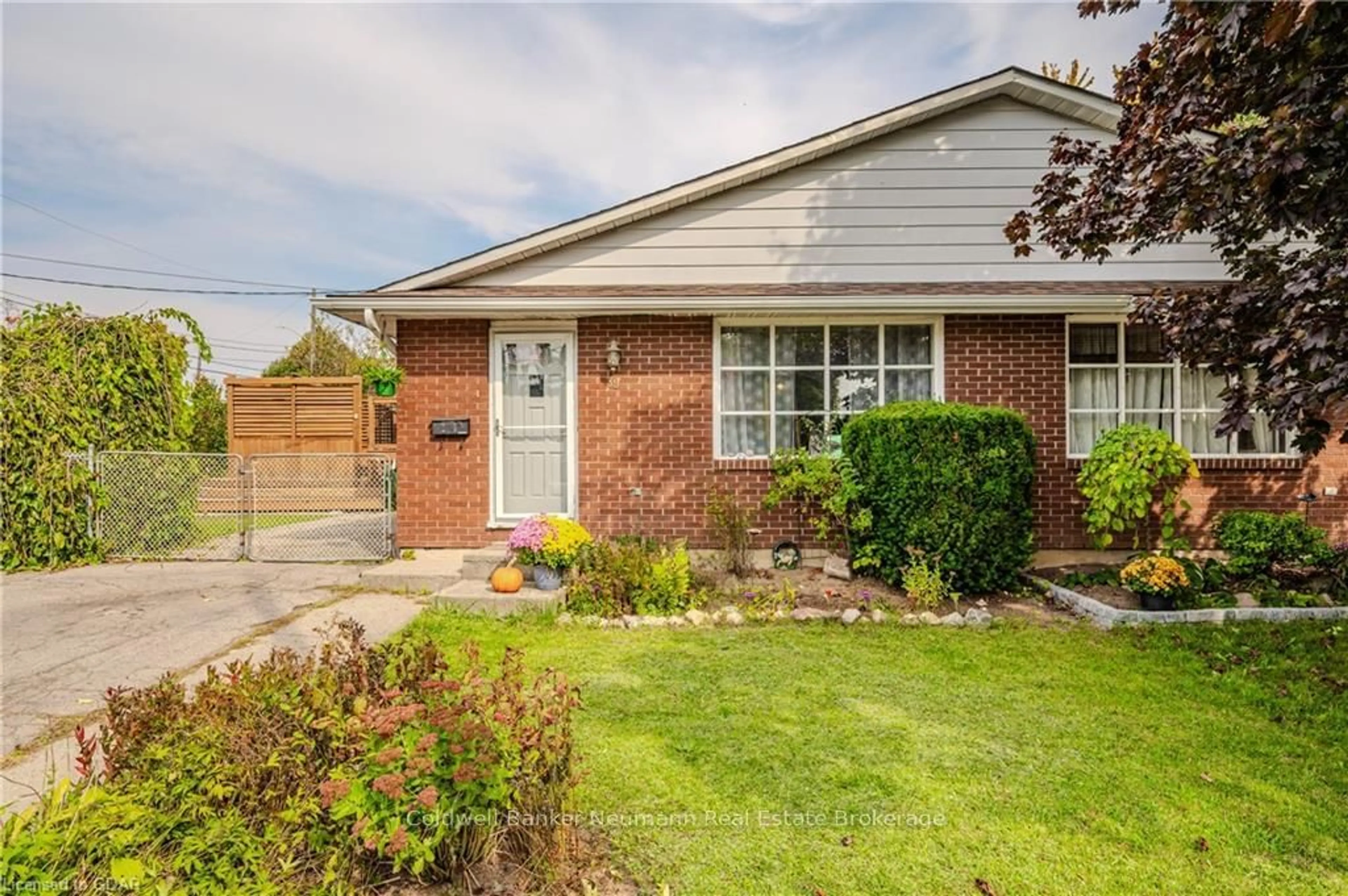 Home with brick exterior material for 39 INVERNESS Dr, Guelph Ontario N1E 3M1