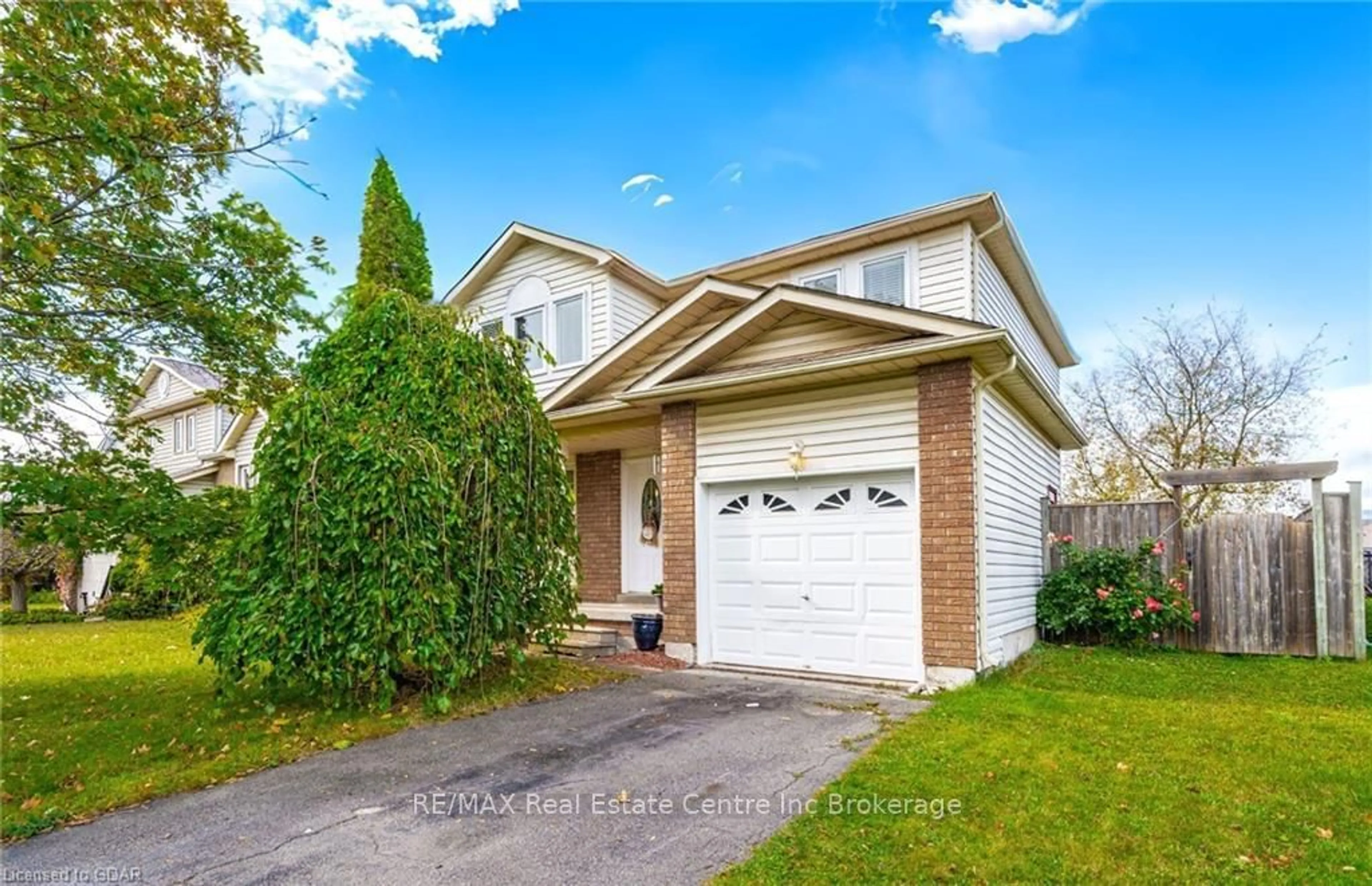 Frontside or backside of a home, cottage for 109 PARKSIDE Dr, Centre Wellington Ontario N1M 3M5