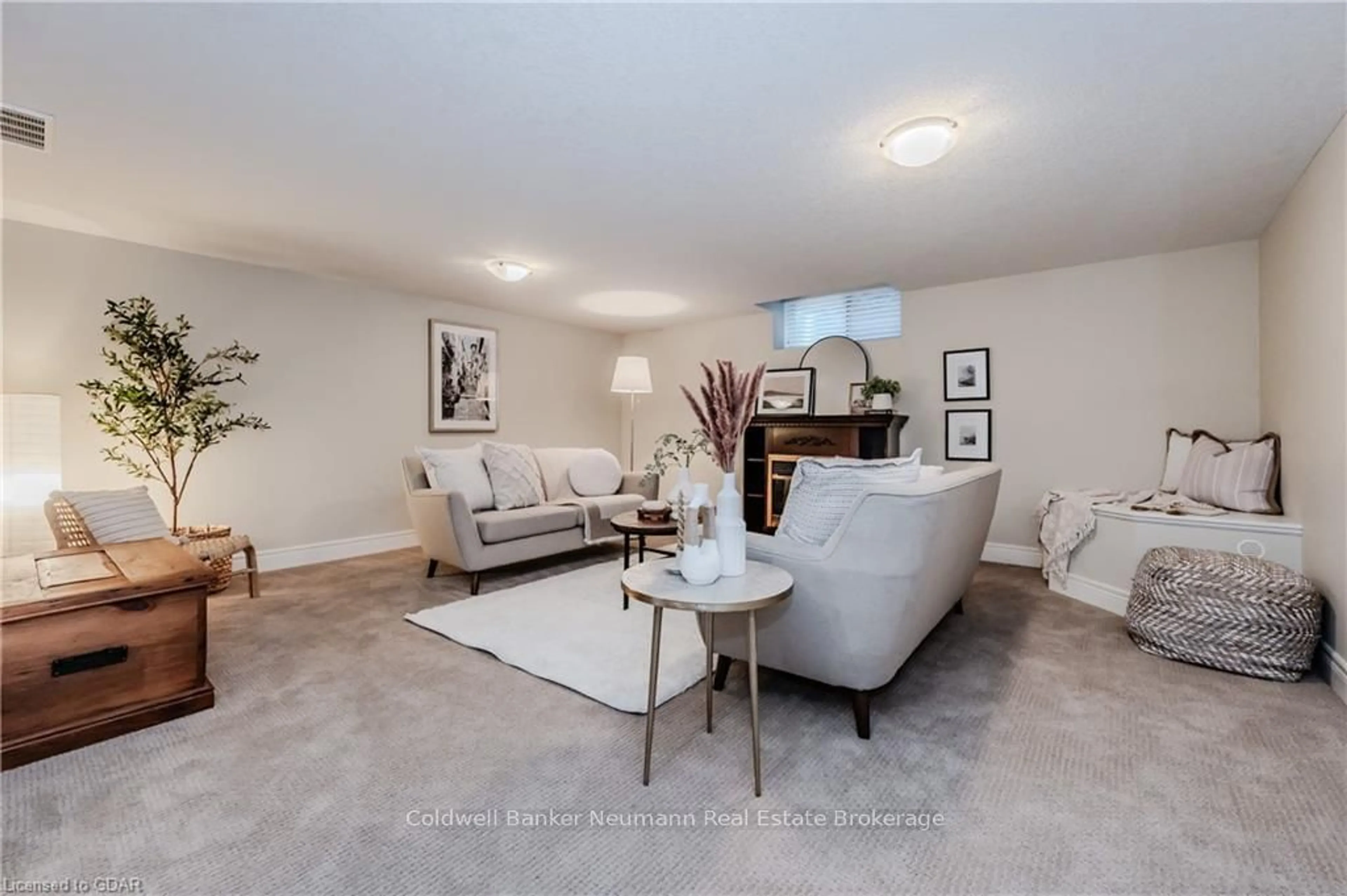 Living room, carpet floors for 255 SUMMERFIELD Dr #18, Guelph Ontario N1L 0E1