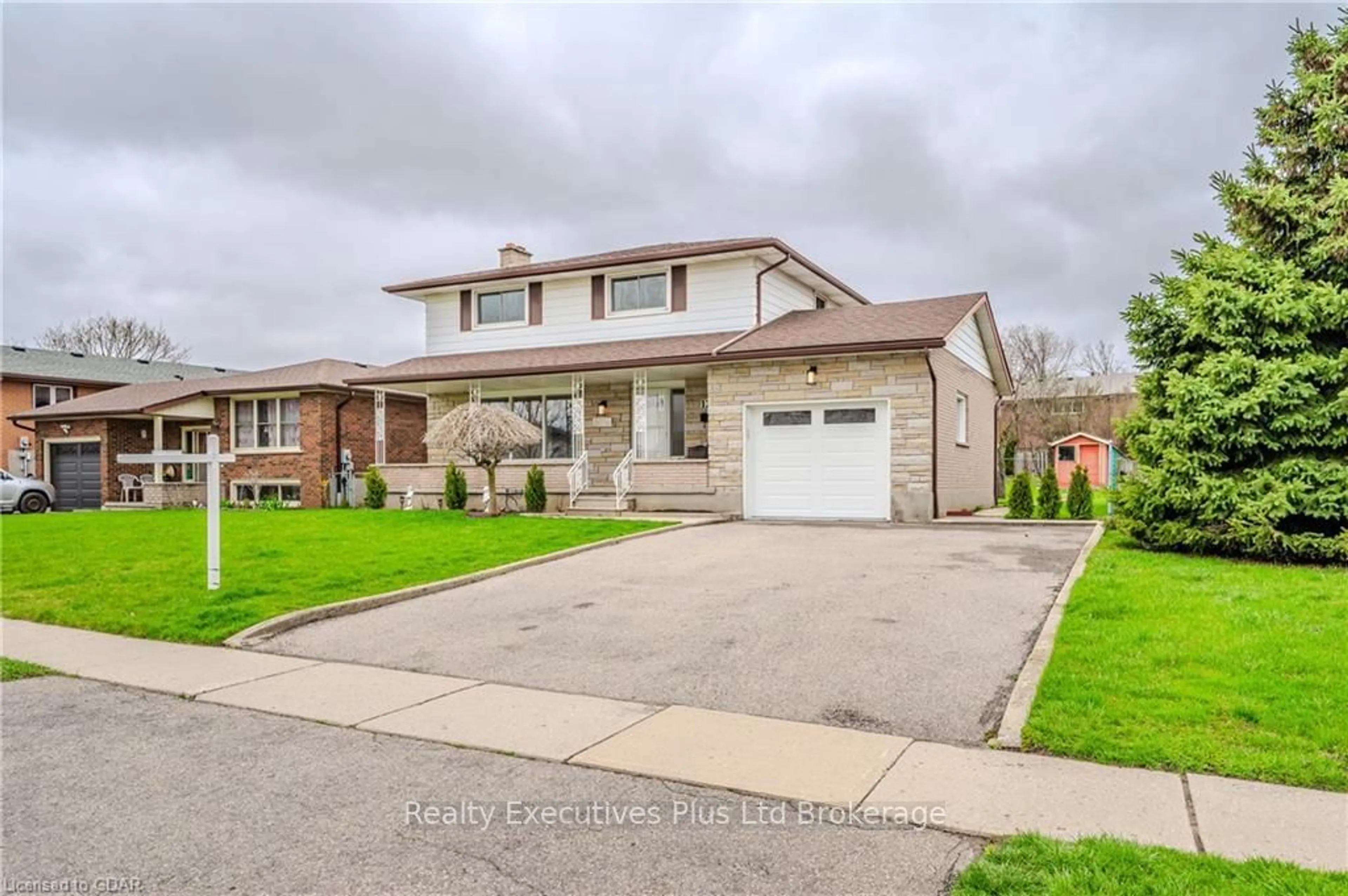 Frontside or backside of a home, the street view for 127 APPLEWOOD Cres, Guelph Ontario N1H 6B3