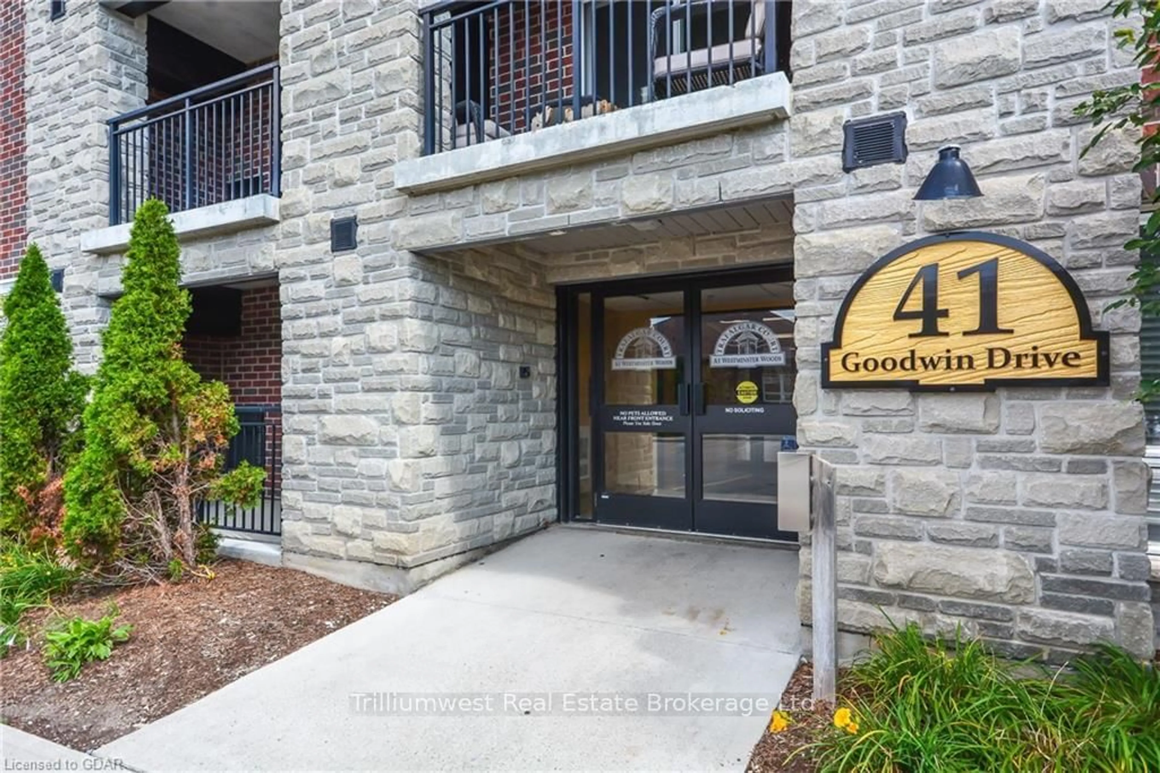 Indoor foyer for 41 GOODWIN Dr #307, Guelph Ontario N1L 0E7