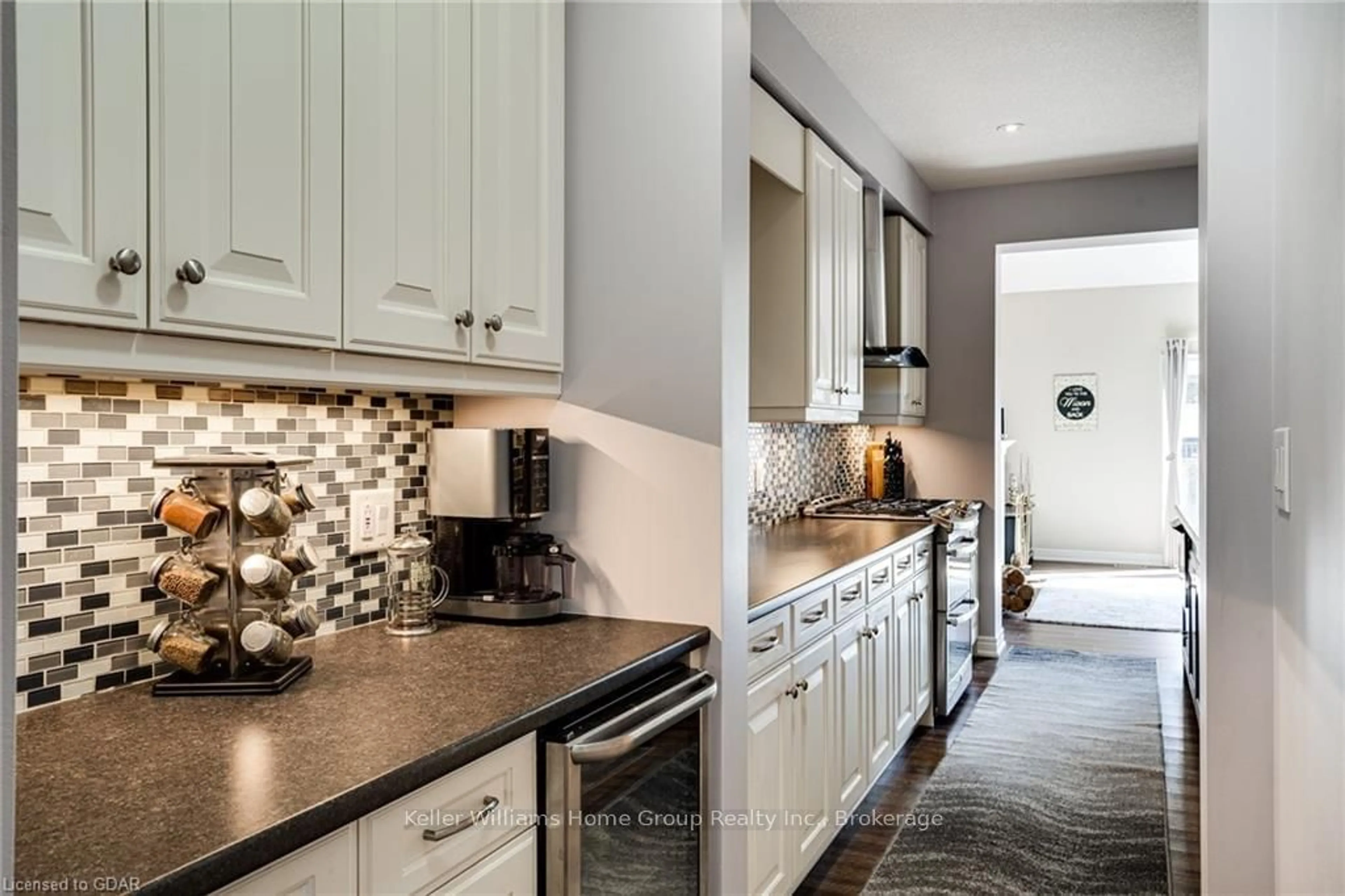 Contemporary kitchen, ceramic floors, cottage for 68 ROSELAWN Cres, Welland Ontario L3C 0C3