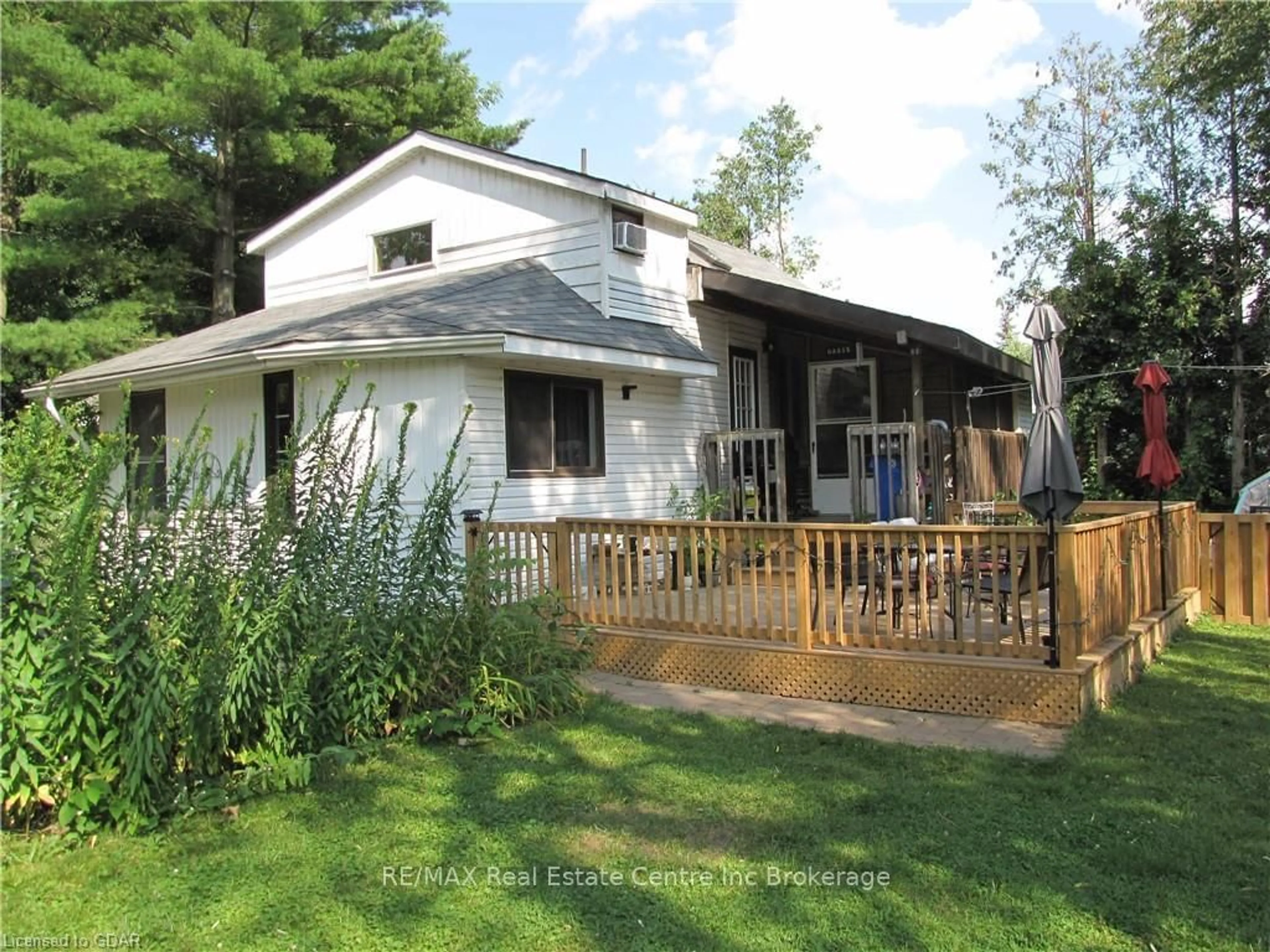 Frontside or backside of a home, cottage for 102 EMMA St, Guelph Ontario N1E 1T8