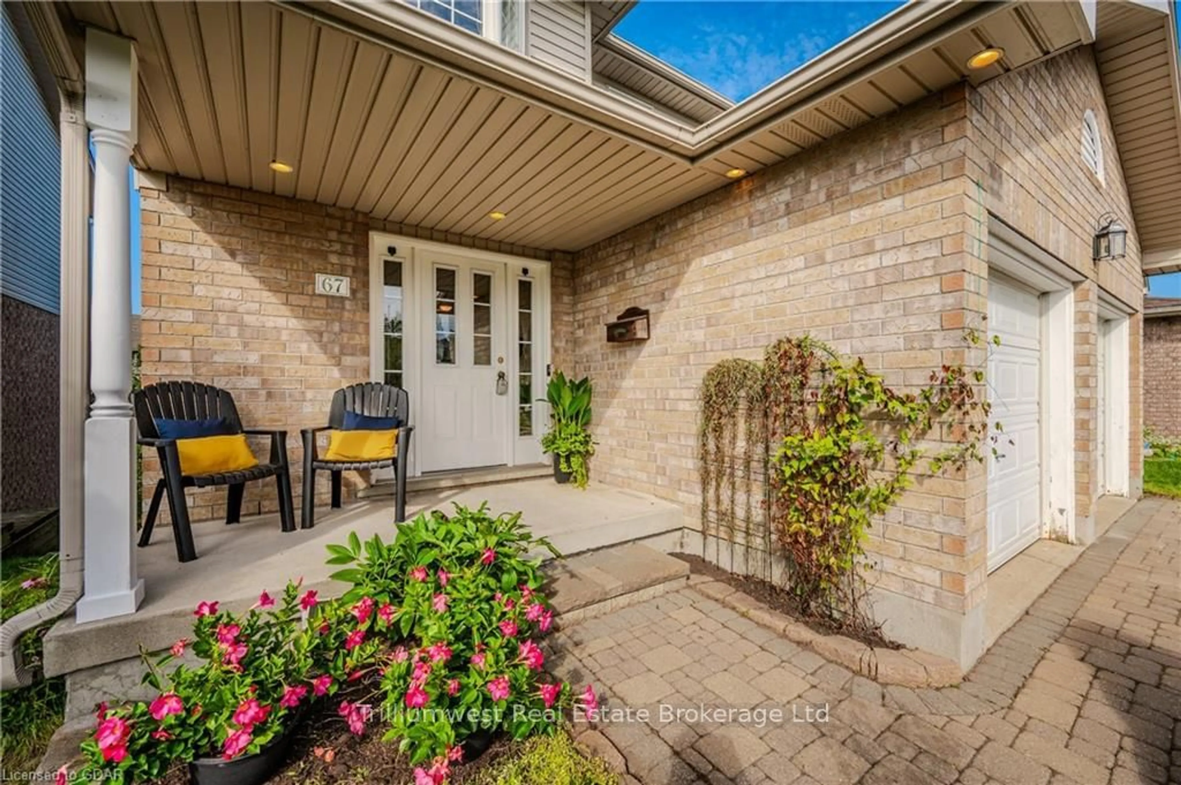 Indoor entryway, ceramic floors for 67 MUNROE Cres, Guelph Ontario N1G 5E4