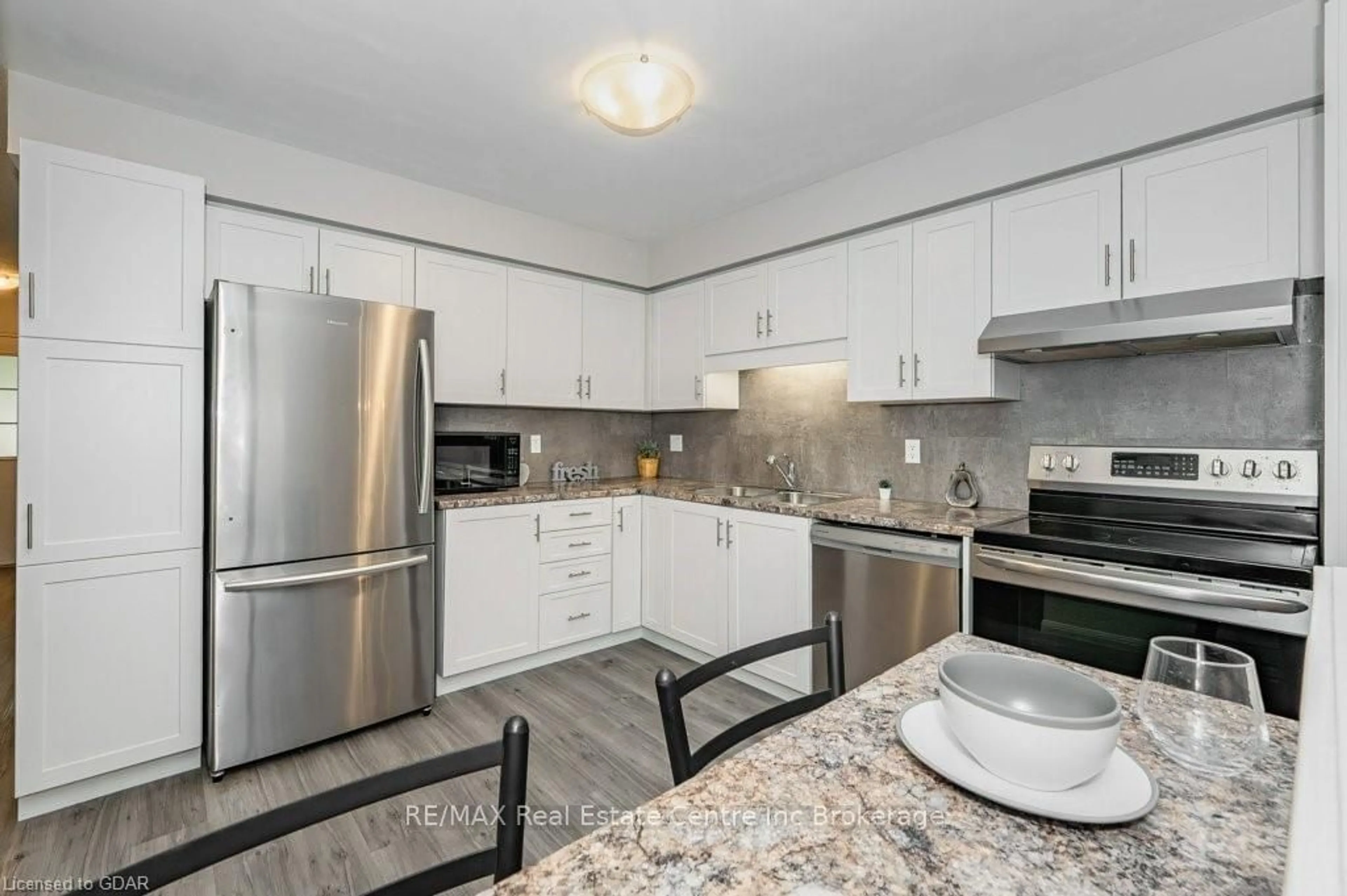 Open concept kitchen for 124 GOSLING Gdns #52, Guelph Ontario N1G 5K6