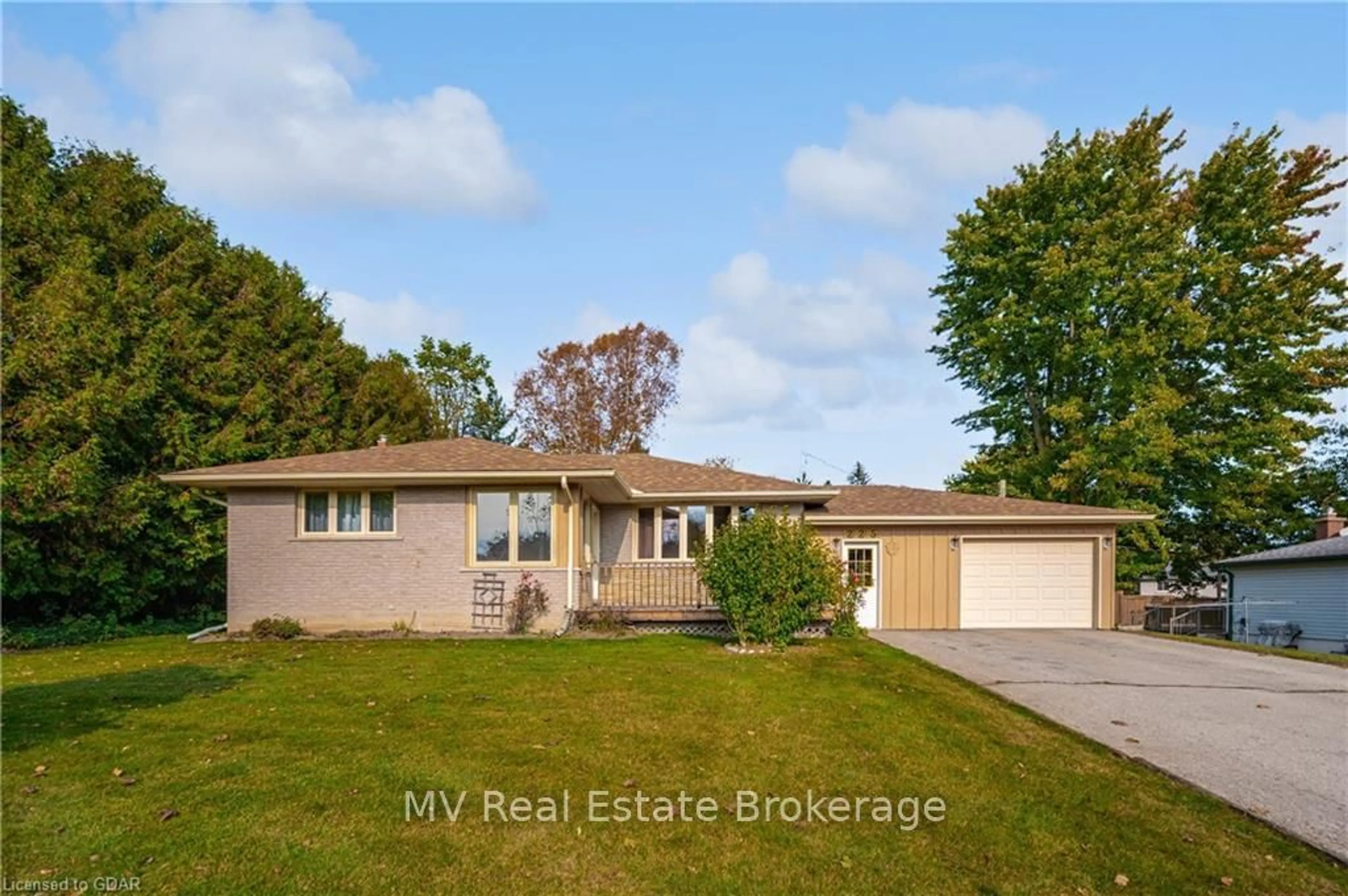 Frontside or backside of a home, cottage for 225 IRVINE St, Centre Wellington Ontario N0B 1S0