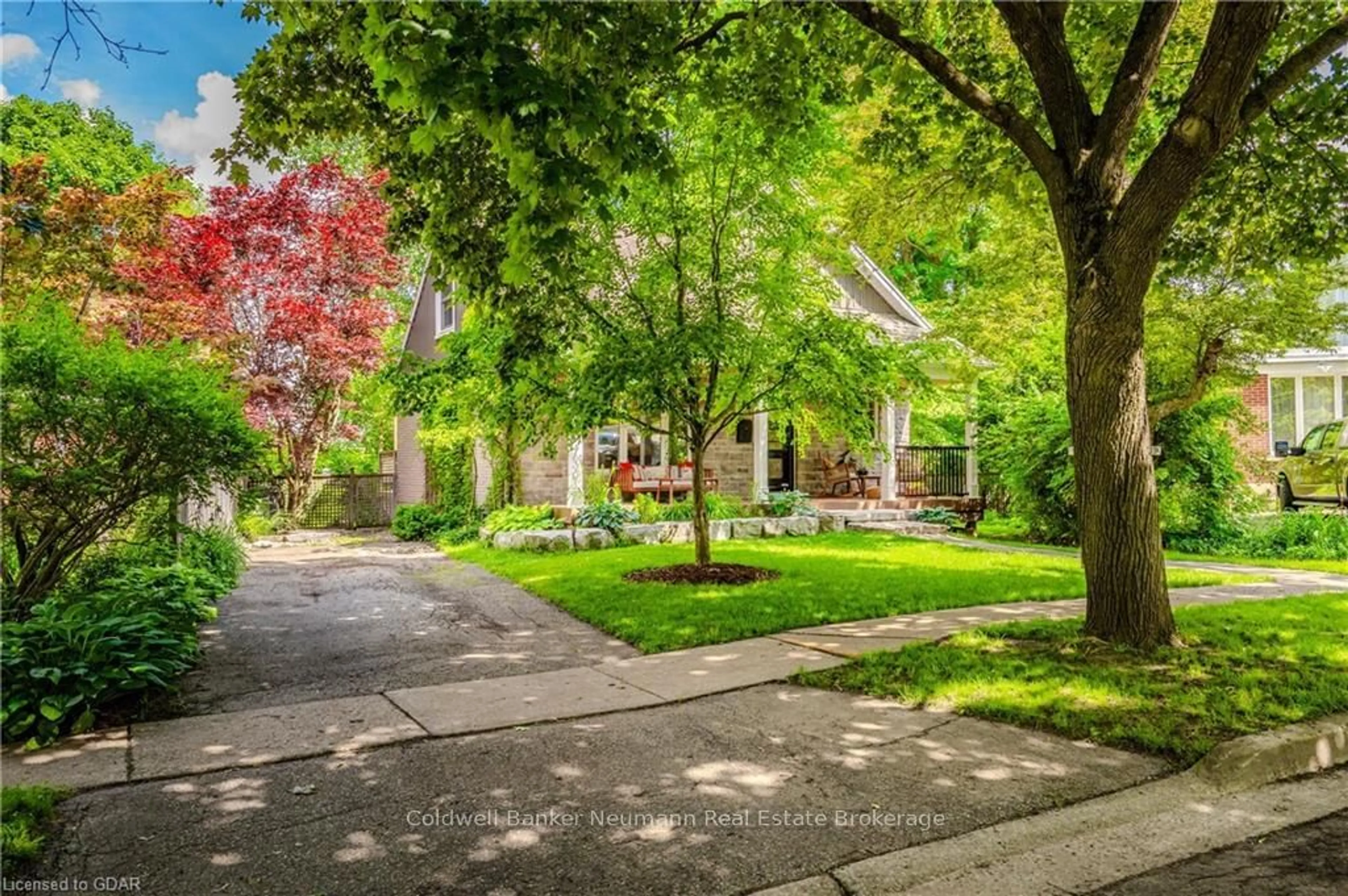 A pic from exterior of the house or condo, the street view for 6 TORRANCE Cres, Guelph Ontario N1H 1T6