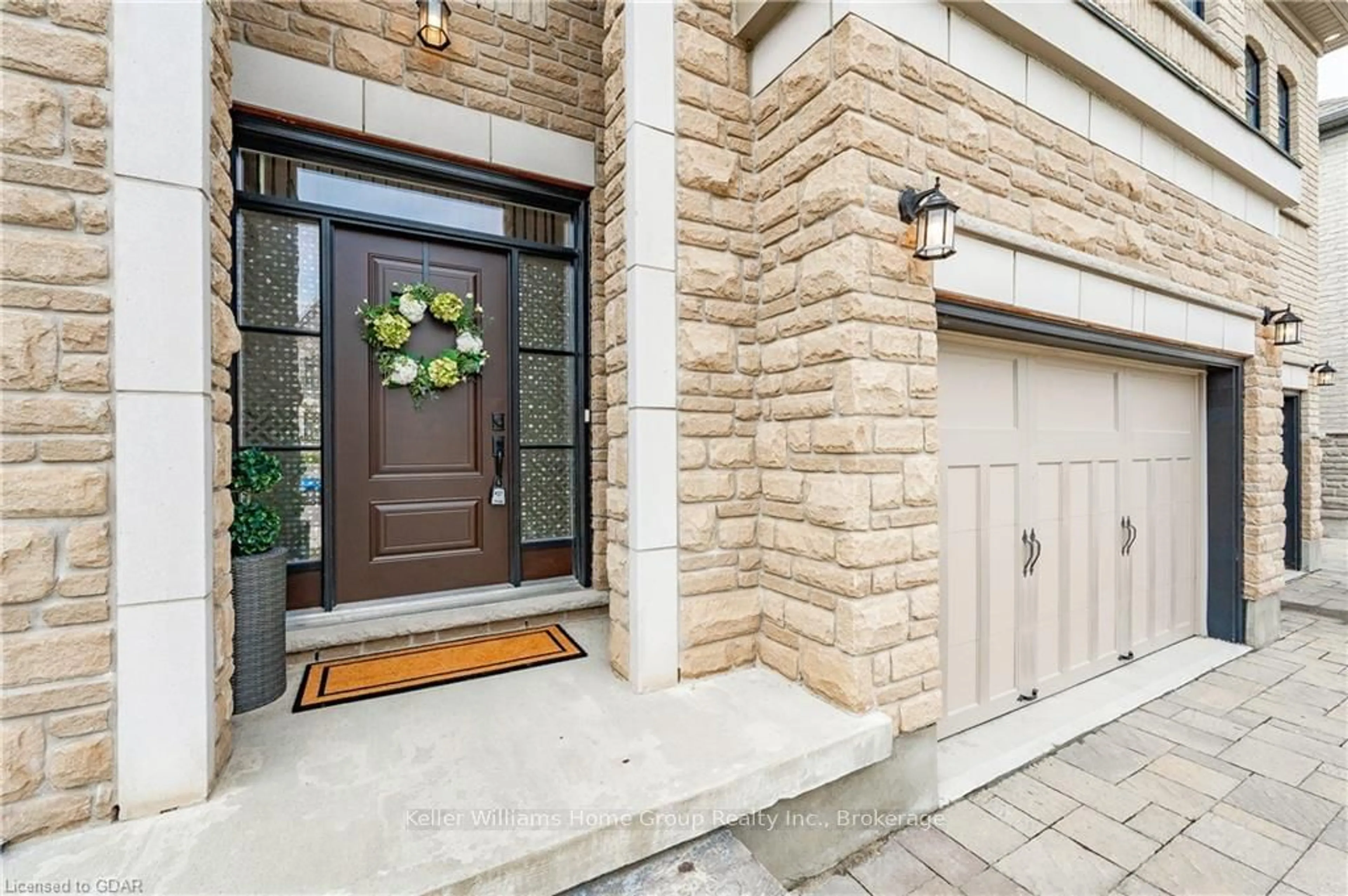 Indoor entryway, wood floors for 80 MCCANN St, Guelph Ontario N1L 1H6