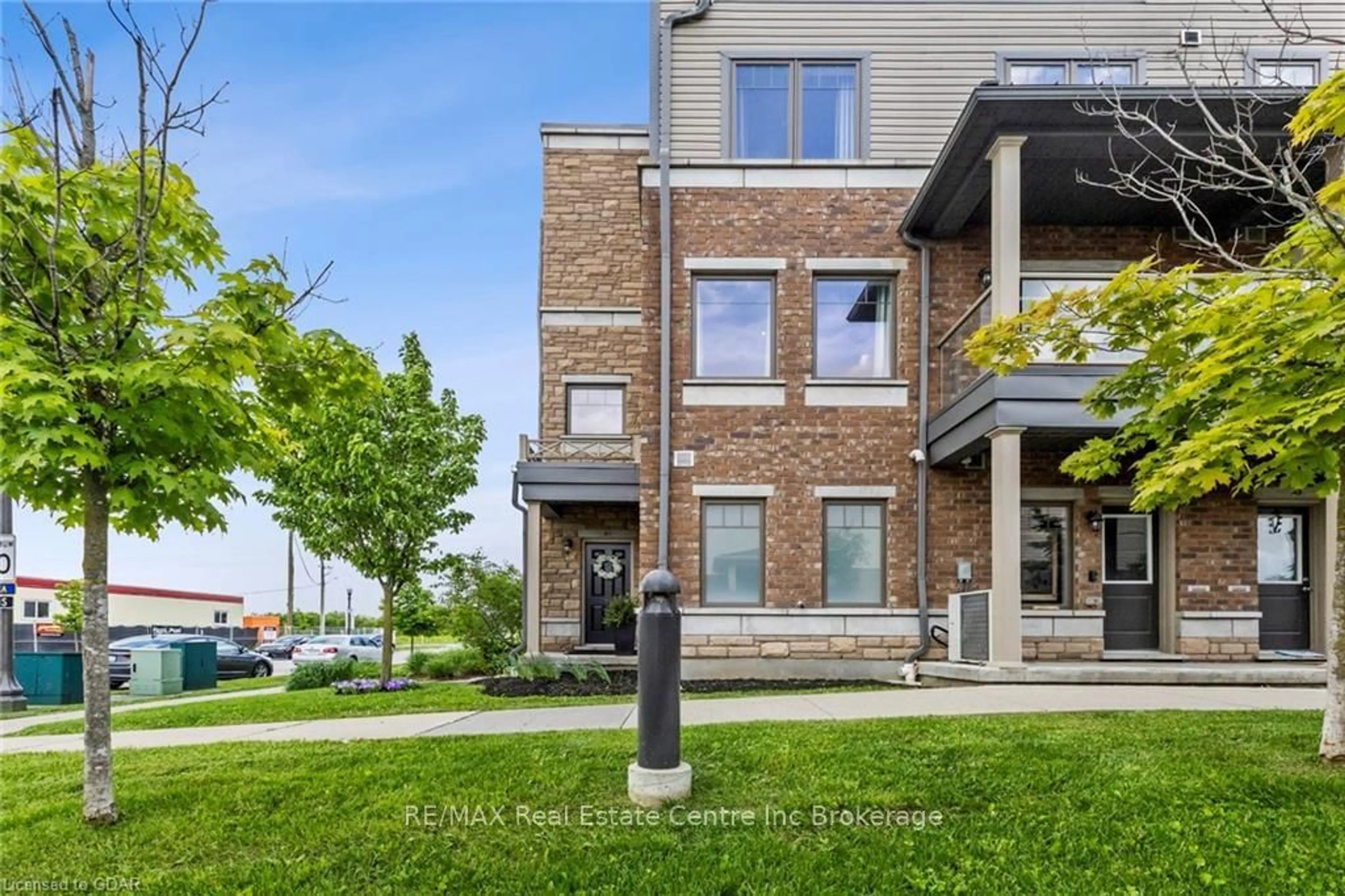 A pic from exterior of the house or condo, the street view for 70 WILLOWRUN Dr #A1, Kitchener Ontario N2A 0H5