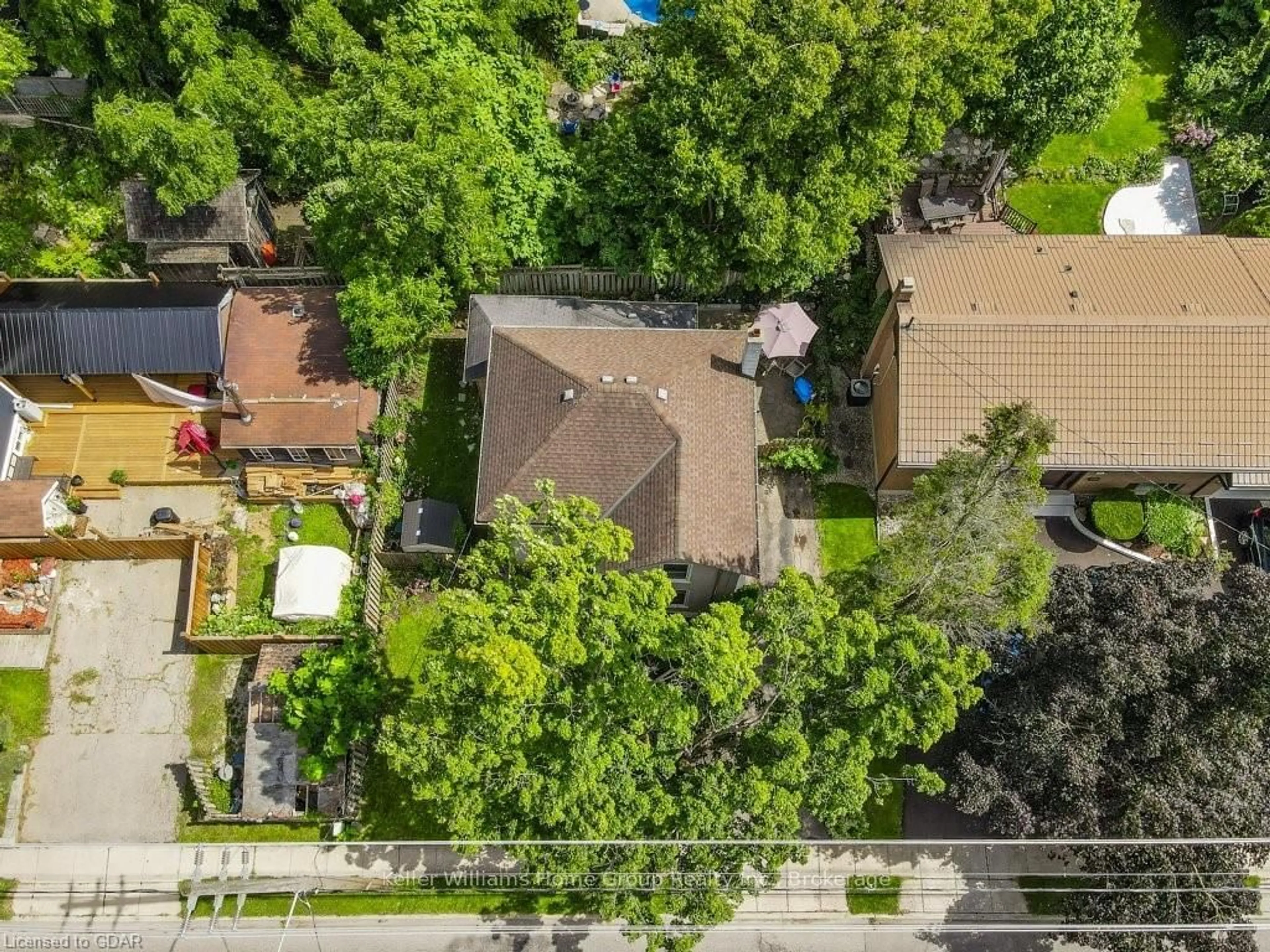 Frontside or backside of a home, the street view for 227 EAGLE St, Cambridge Ontario N3H 1E3