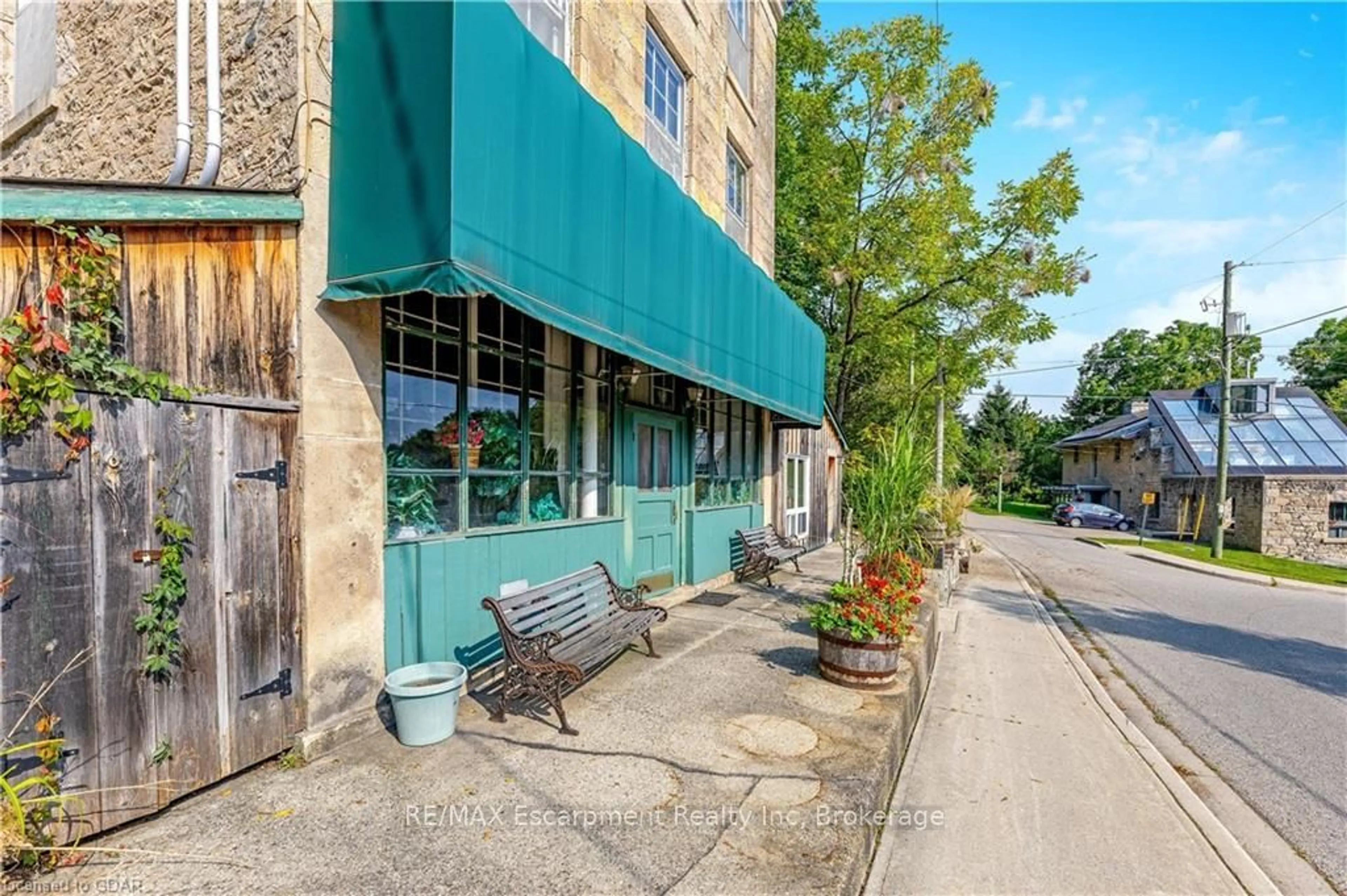 A pic from exterior of the house or condo, the street view for 216 BARDEN St, Guelph/Eramosa Ontario N0B 1P0