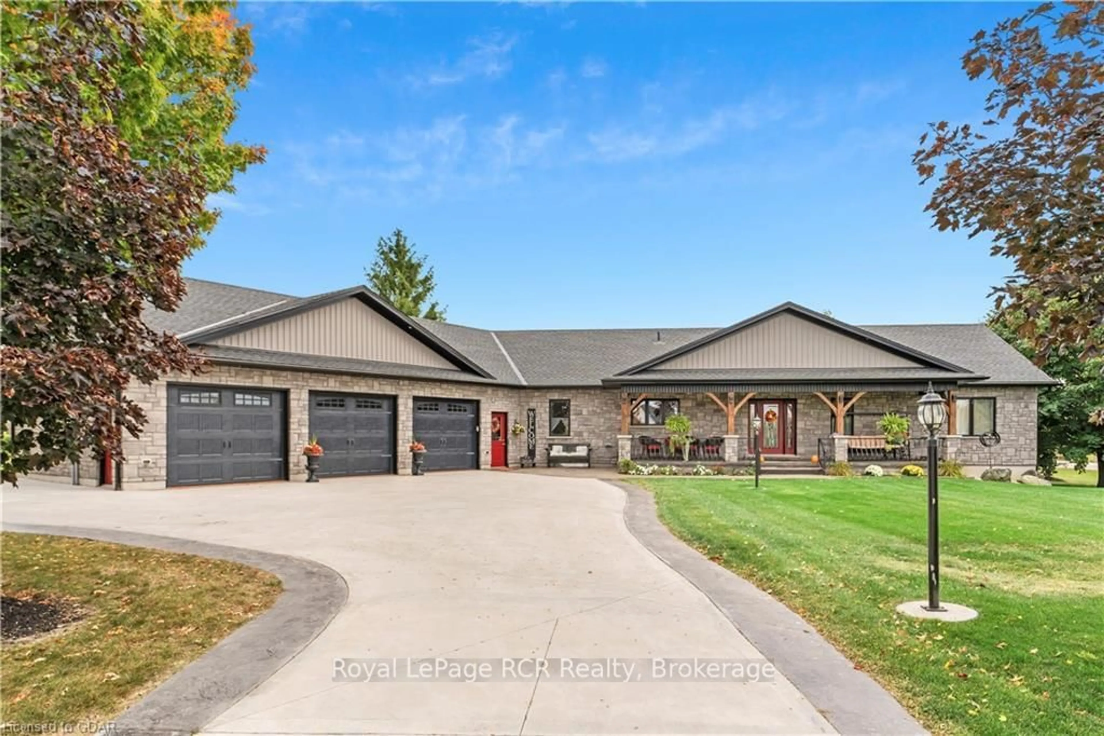 Frontside or backside of a home, the street view for 100 HARRIS Cres, Southgate Ontario N0G 2L0