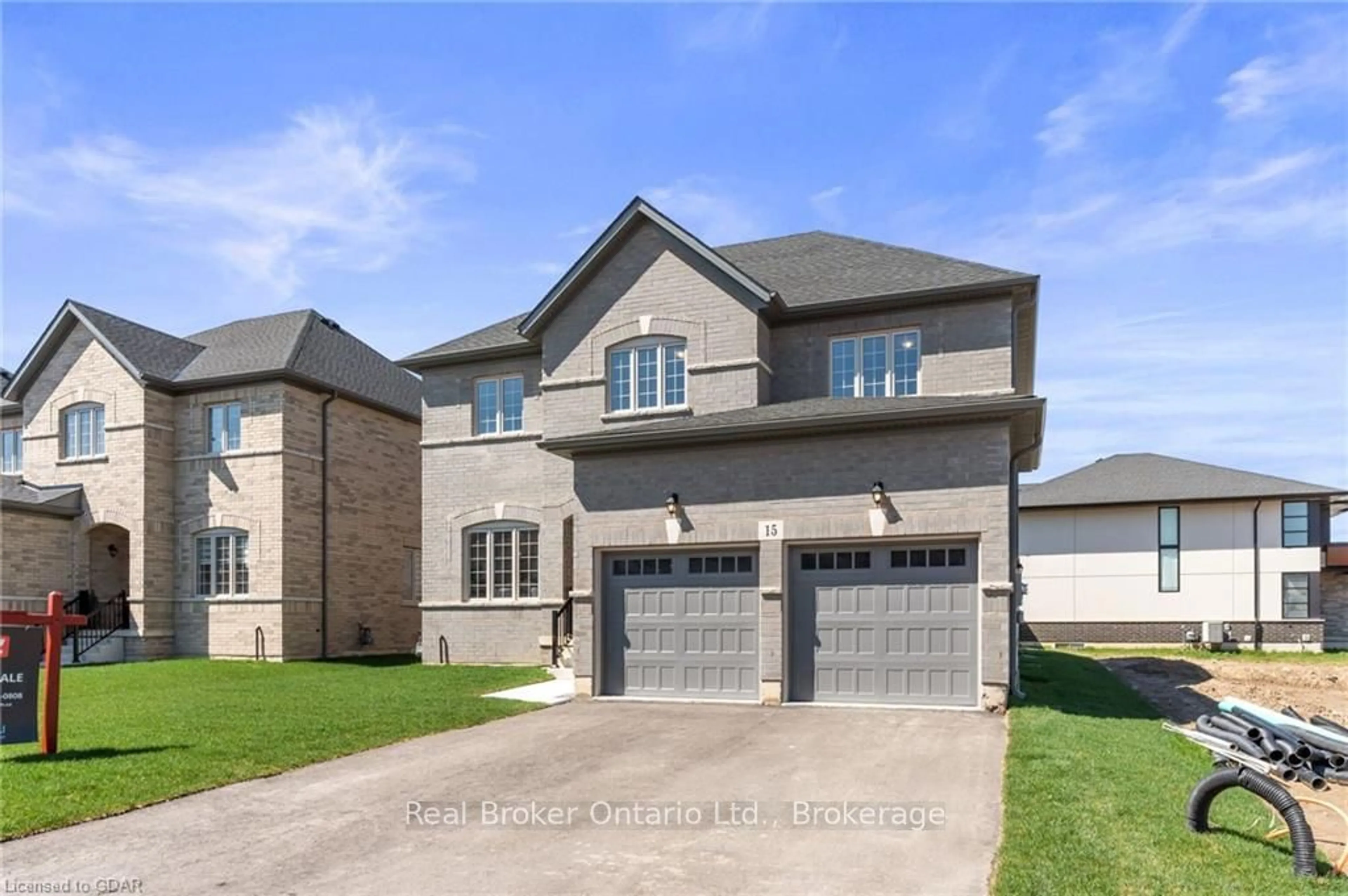 Frontside or backside of a home, the street view for 15 VENTURE Way, Thorold Ontario L2V 0G9