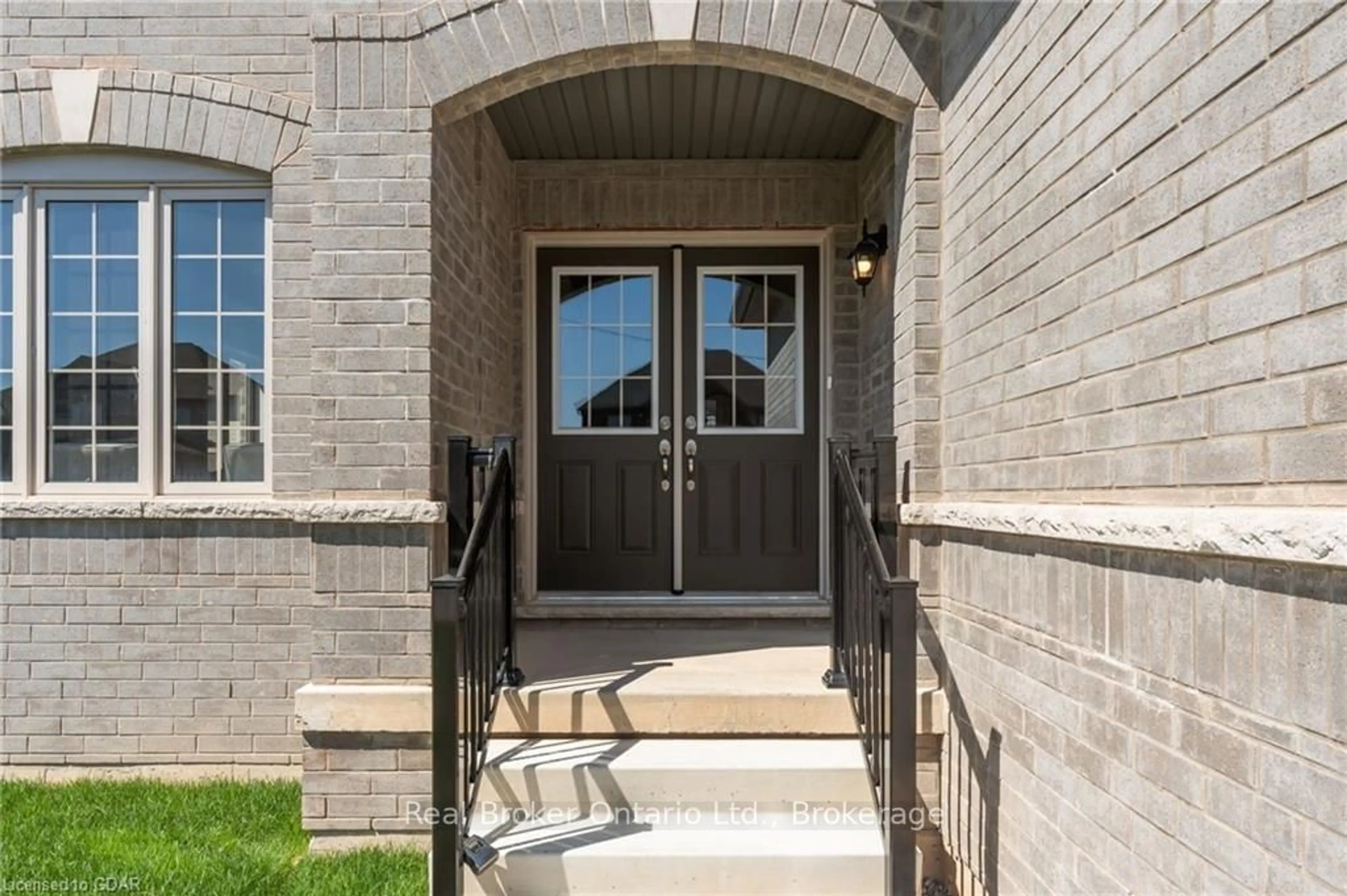 Indoor entryway, ceramic floors for 15 VENTURE Way, Thorold Ontario L2V 0G9