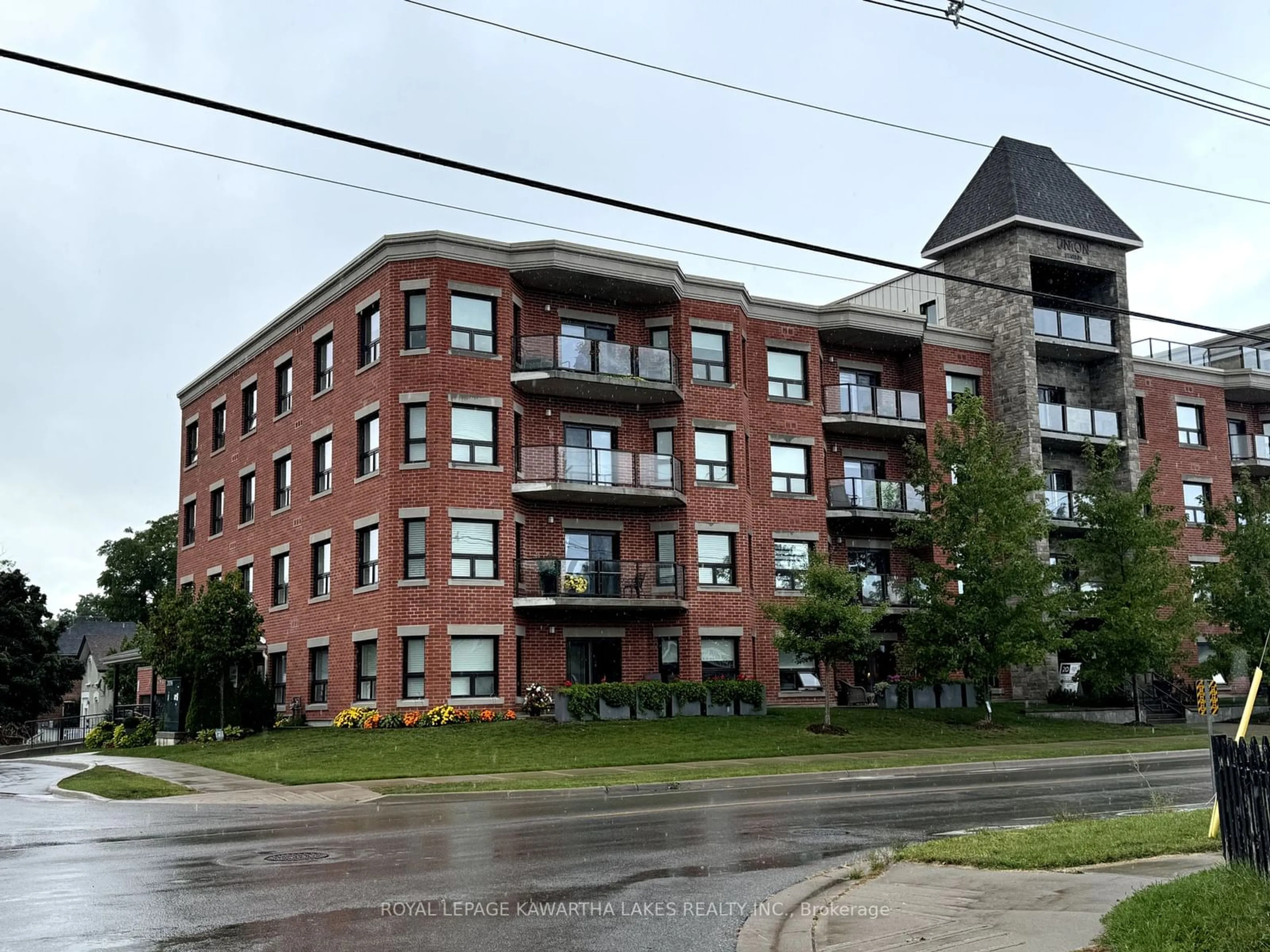 A pic from exterior of the house or condo, the front or back of building for 58 Glenelg St #307, Kawartha Lakes Ontario K9V 0M9