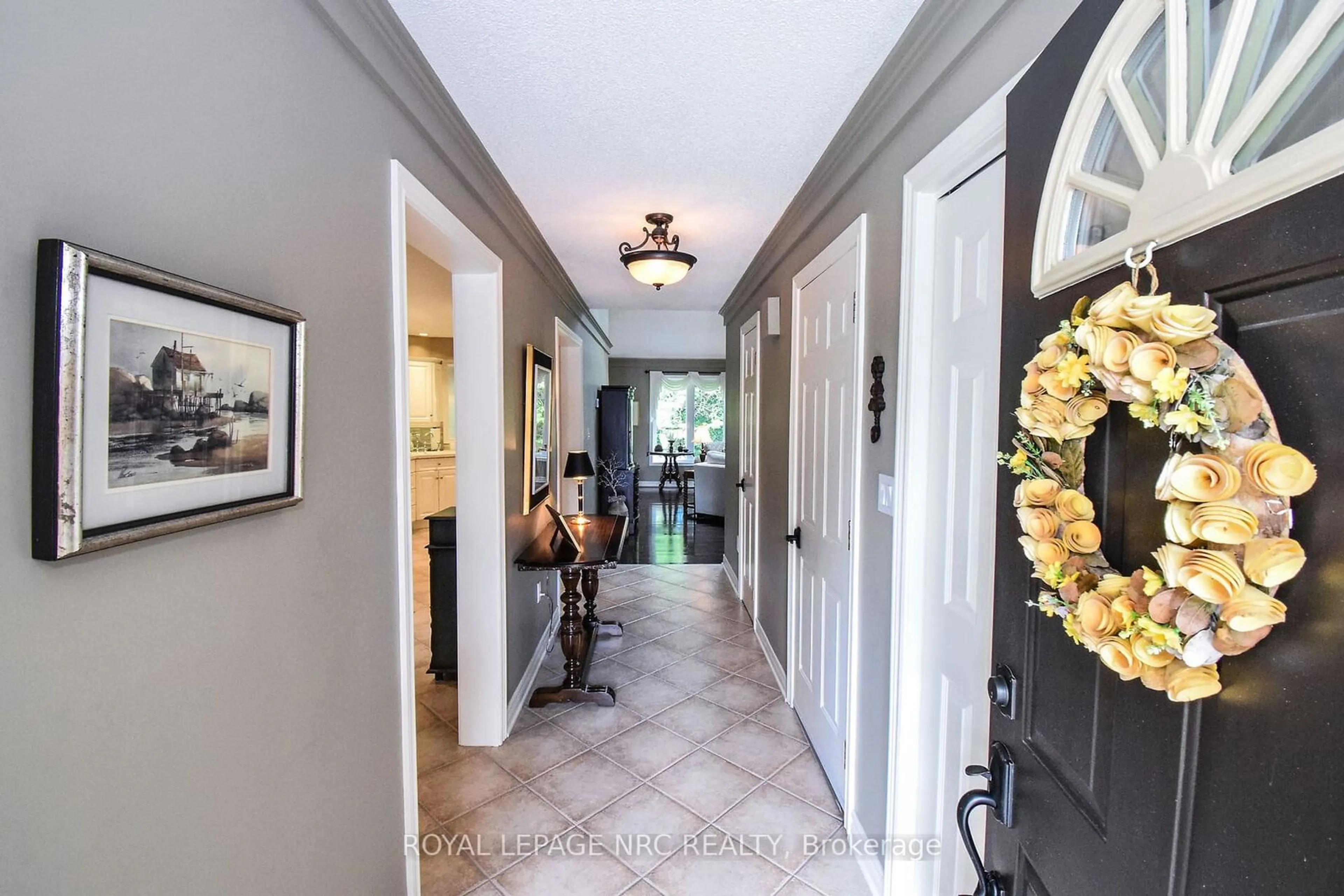 Indoor entryway, wood floors for 141 Welland Vale Rd #24, St. Catharines Ontario L2S 3S7