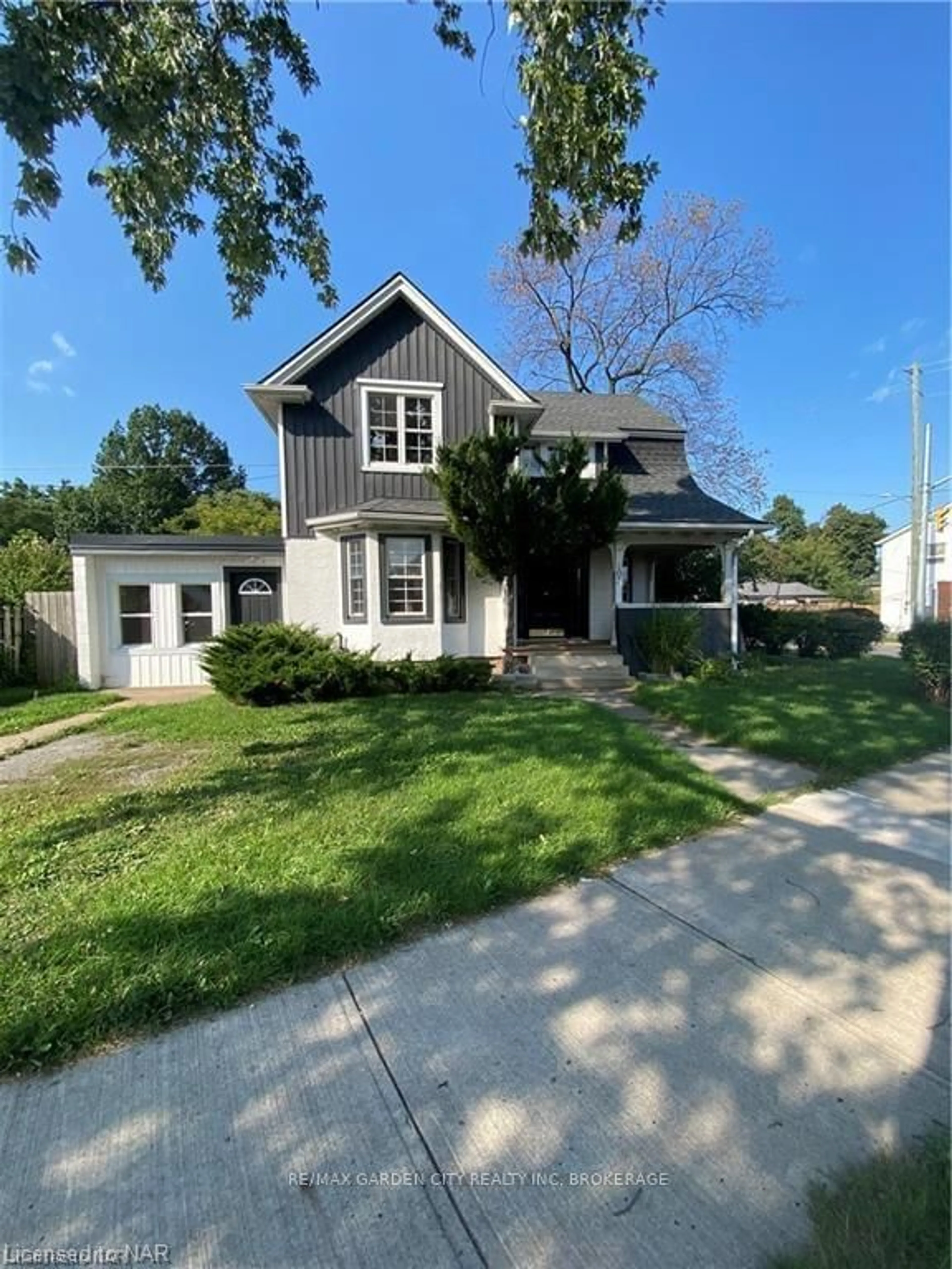 Frontside or backside of a home, cottage for 103 Welland Ave, St. Catharines Ontario L2R 2N2