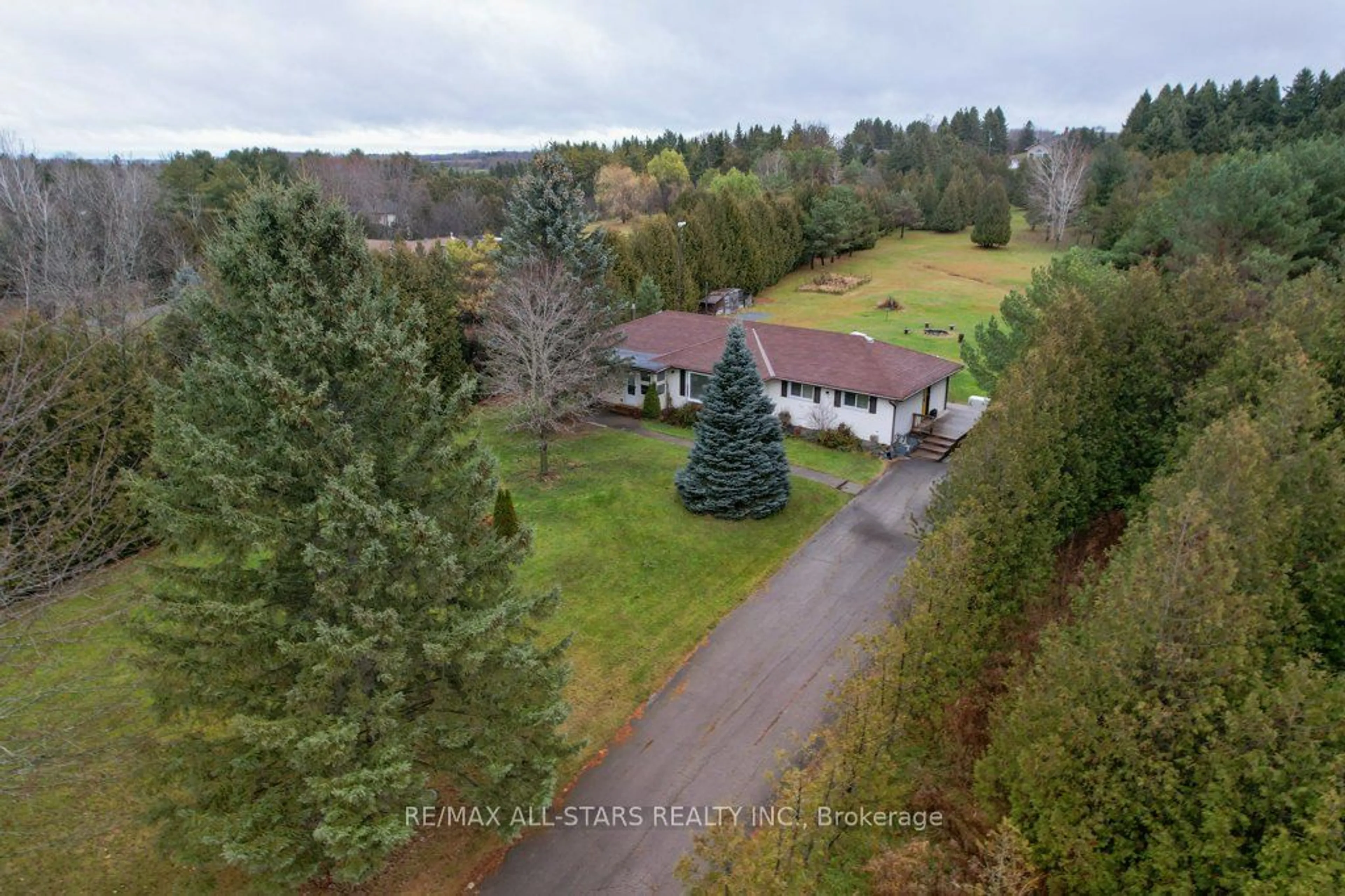 Frontside or backside of a home, cottage for 32 Kenedon Dr, Kawartha Lakes Ontario K0L 2W0