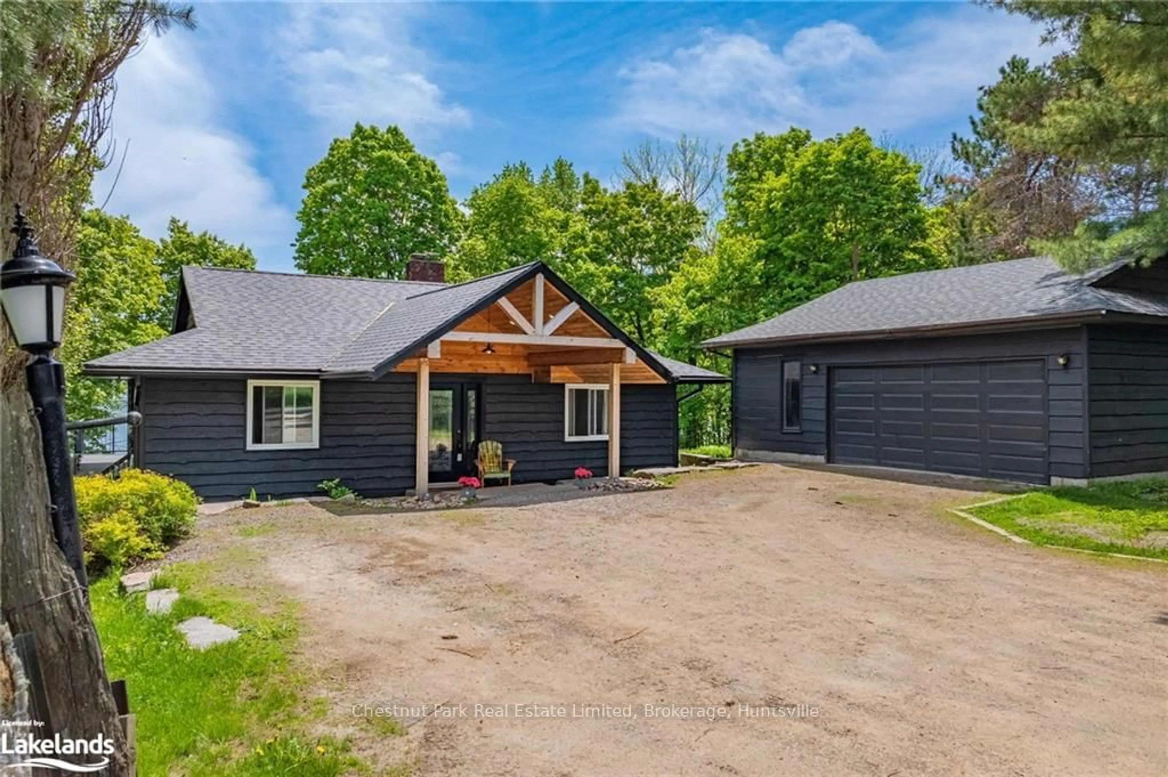 Frontside or backside of a home, cottage for 1125 MAPLEHURST Dr, Lake of Bays Ontario P1H 2J6