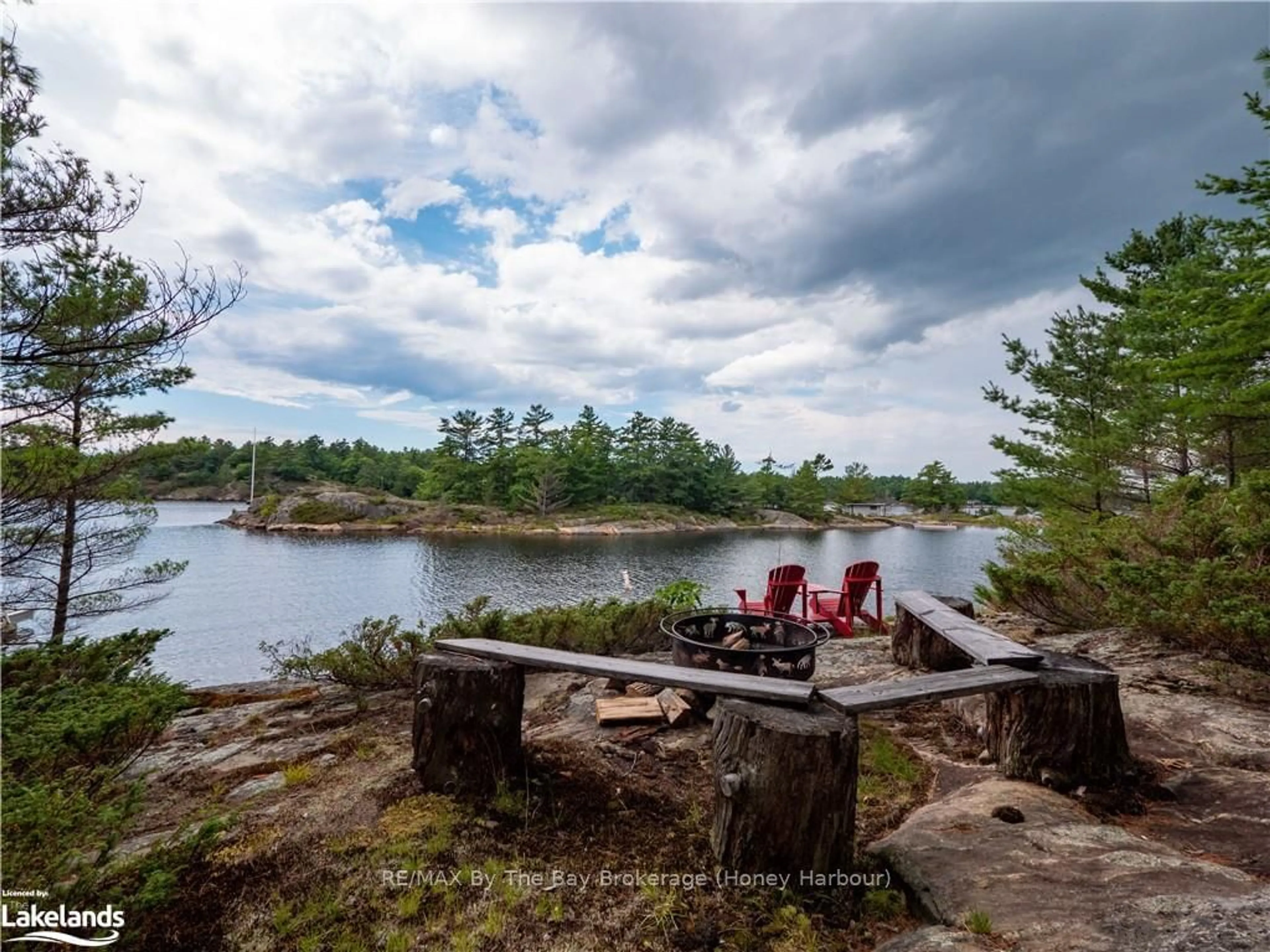 Patio, lake for 17470 GEORGIAN BAY, Georgian Bay Ontario P0E 1E0