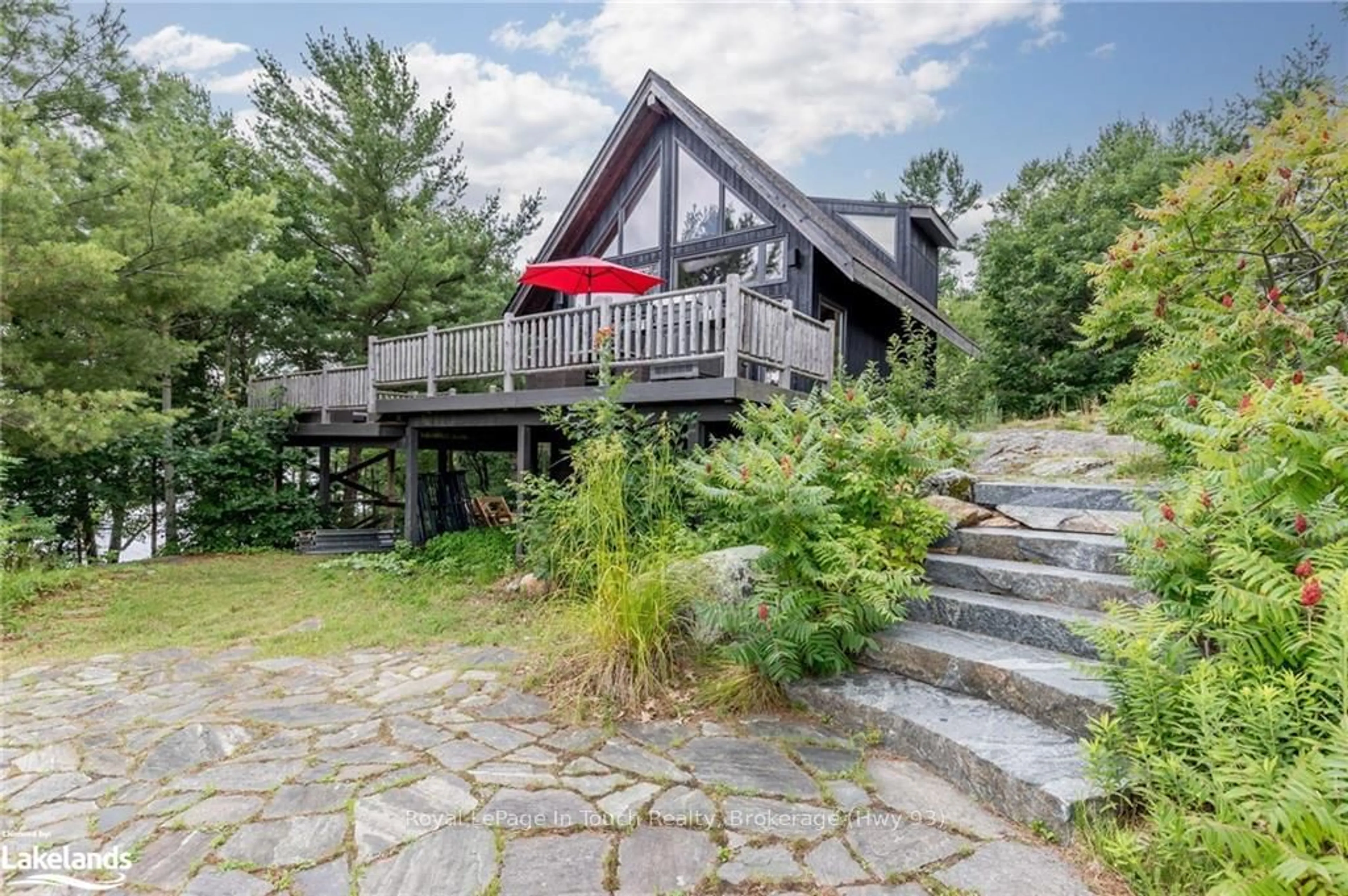 Patio, cottage for B686-8 DERBYSHIRE Island, The Archipelago Ontario P2A 1T4