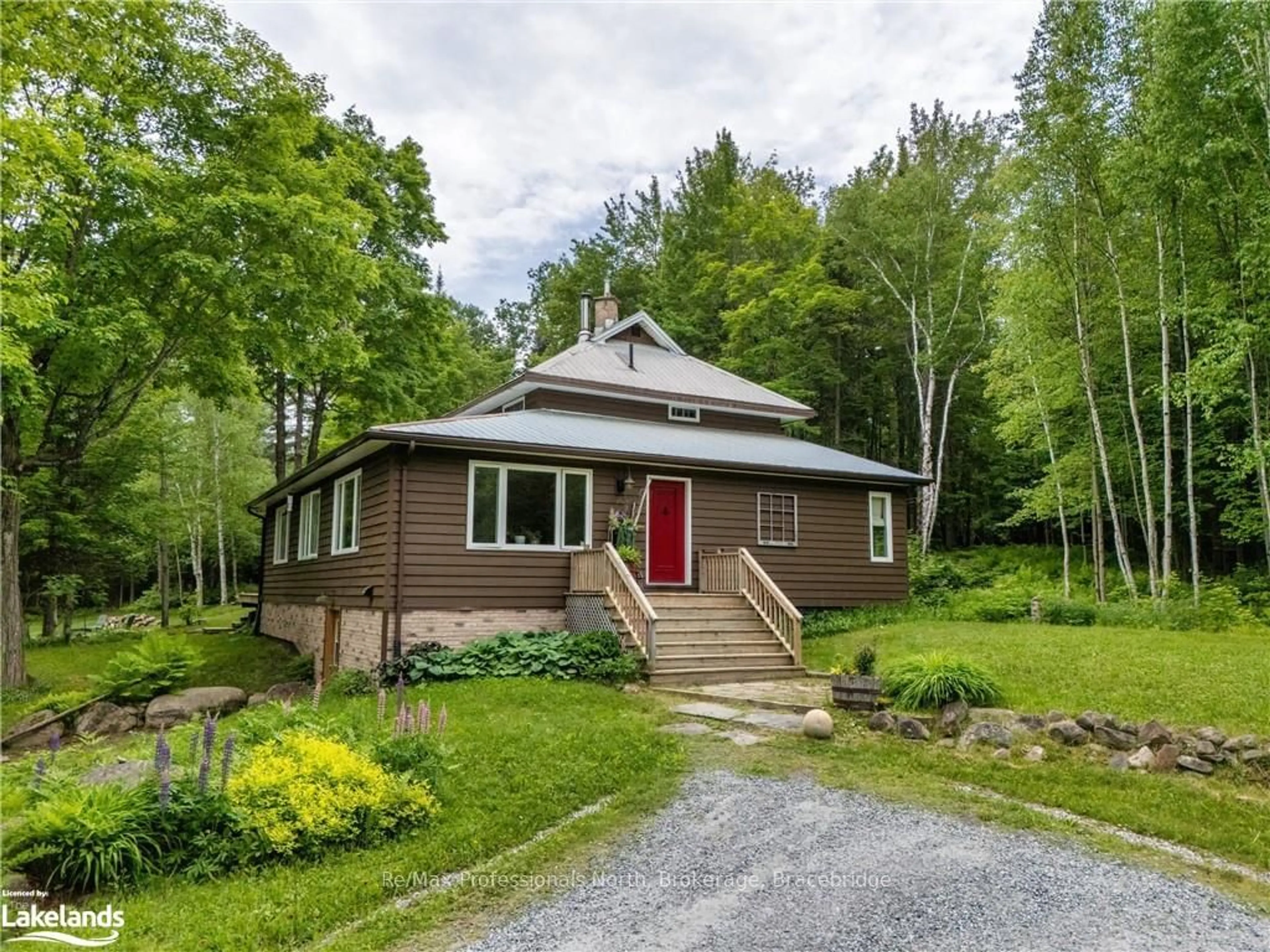 Frontside or backside of a home, cottage for 1107 HIGHWAY 141, Huntsville Ontario P0B 1M0