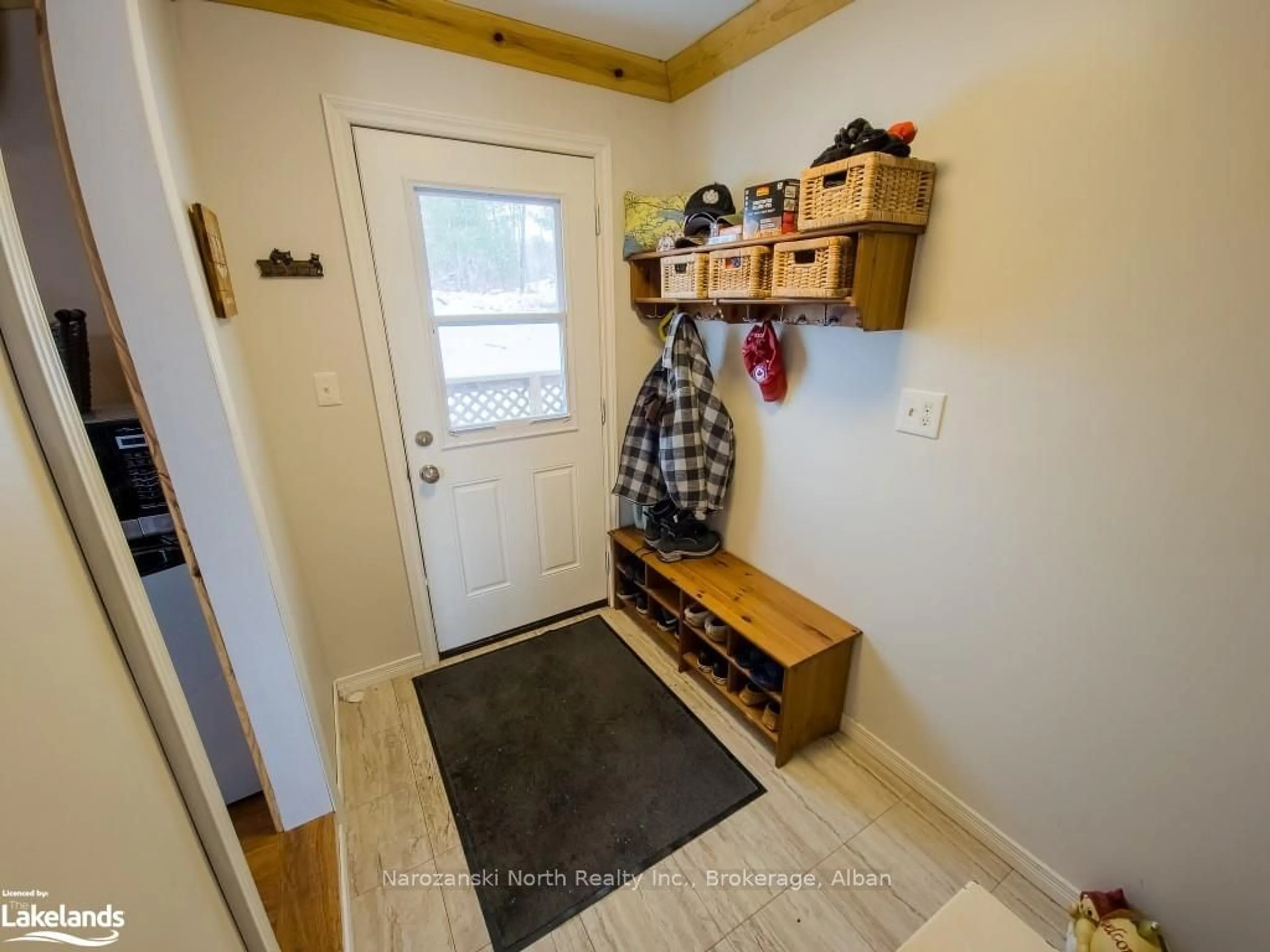 Indoor entryway, wood floors for 2529 A2 HWY 535, French River Ontario P0M 1G0