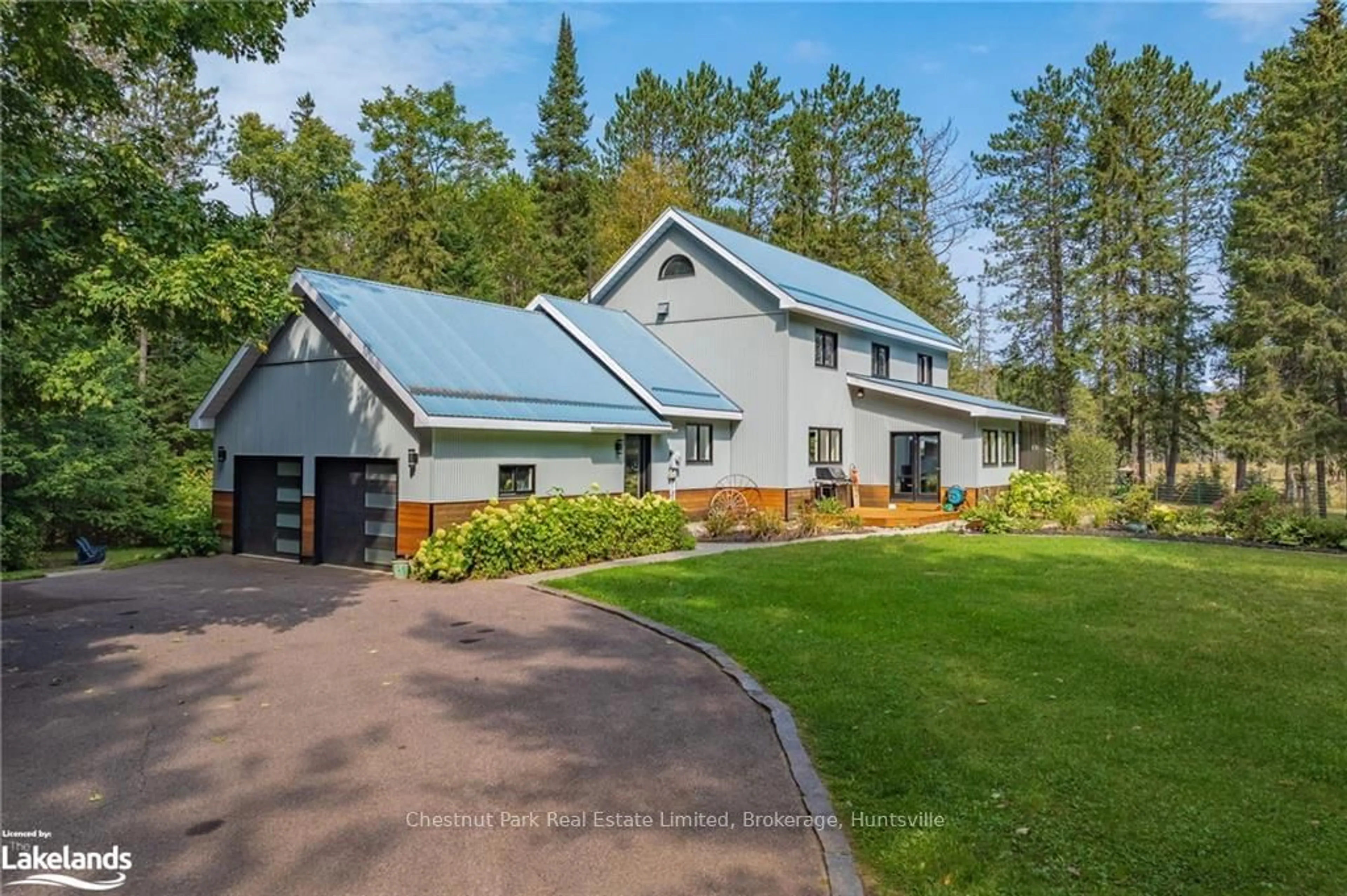 Frontside or backside of a home, cottage for 1095 WILLIAMSPORT Rd, Huntsville Ontario P1H 2J4