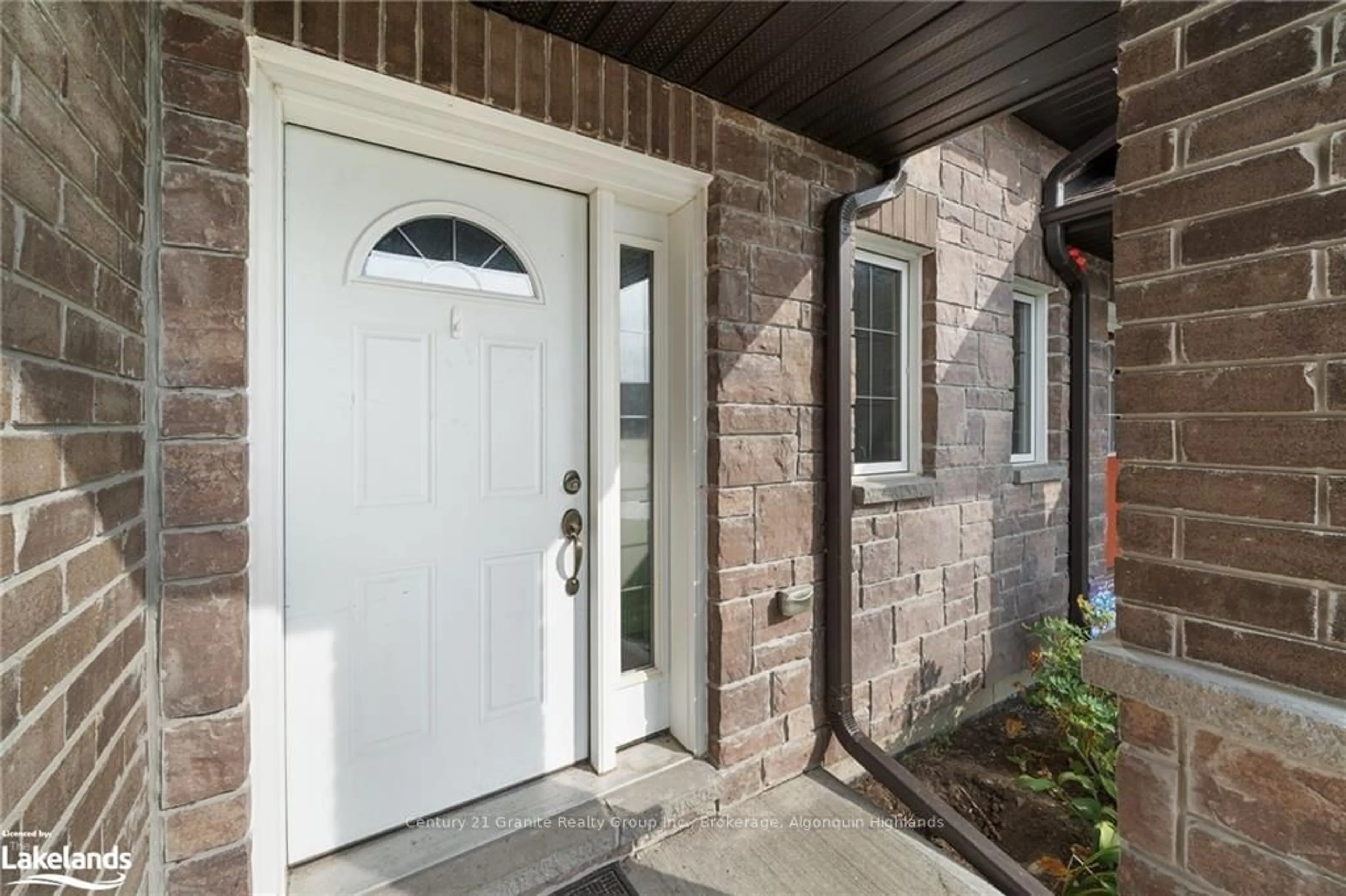 Indoor entryway for 7 CORTLAND Cres, Quinte West Ontario K0K 1B0