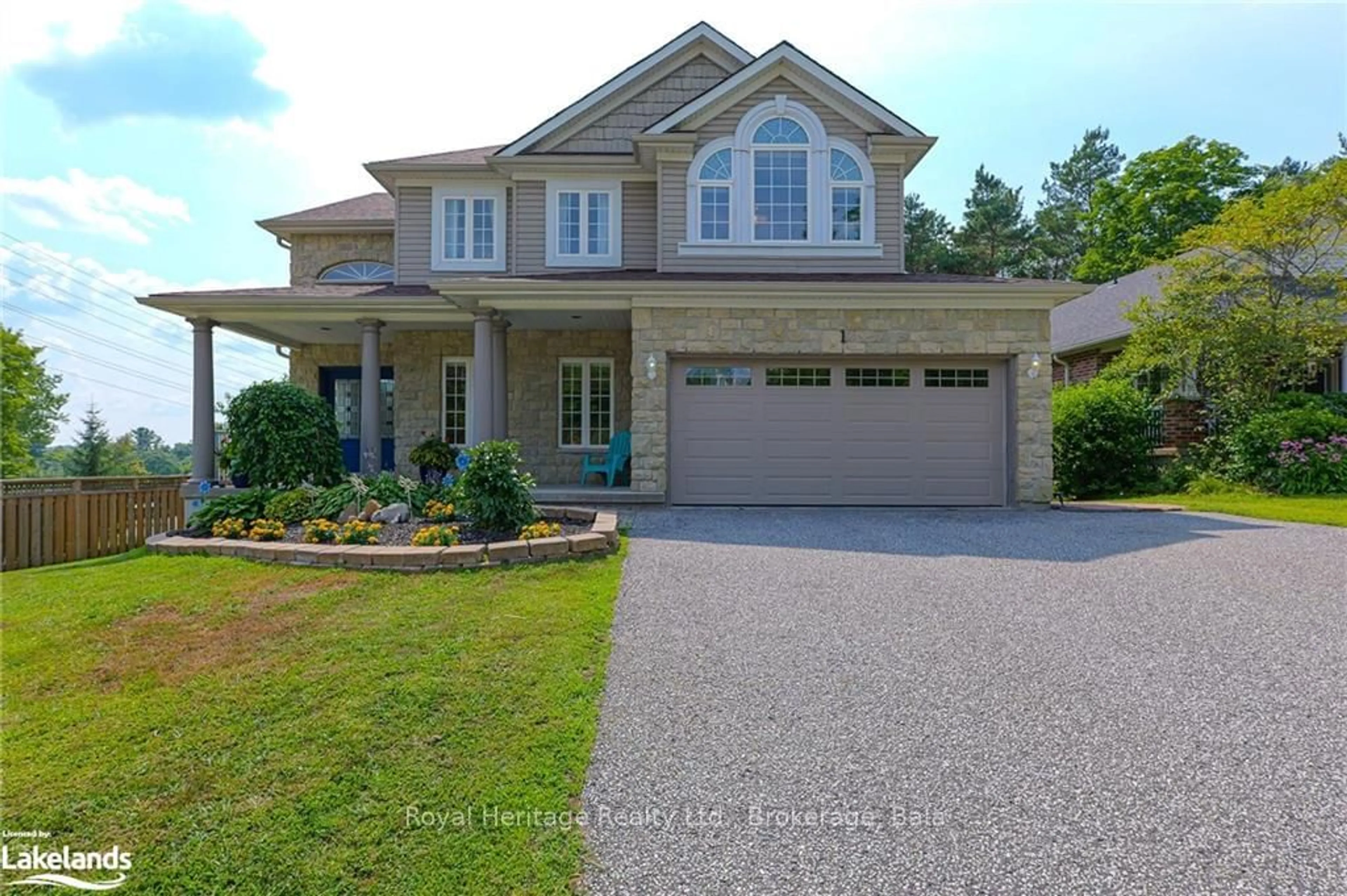 Frontside or backside of a home, the street view for 1 KIRBYS Way, Huntsville Ontario P1H 2M6