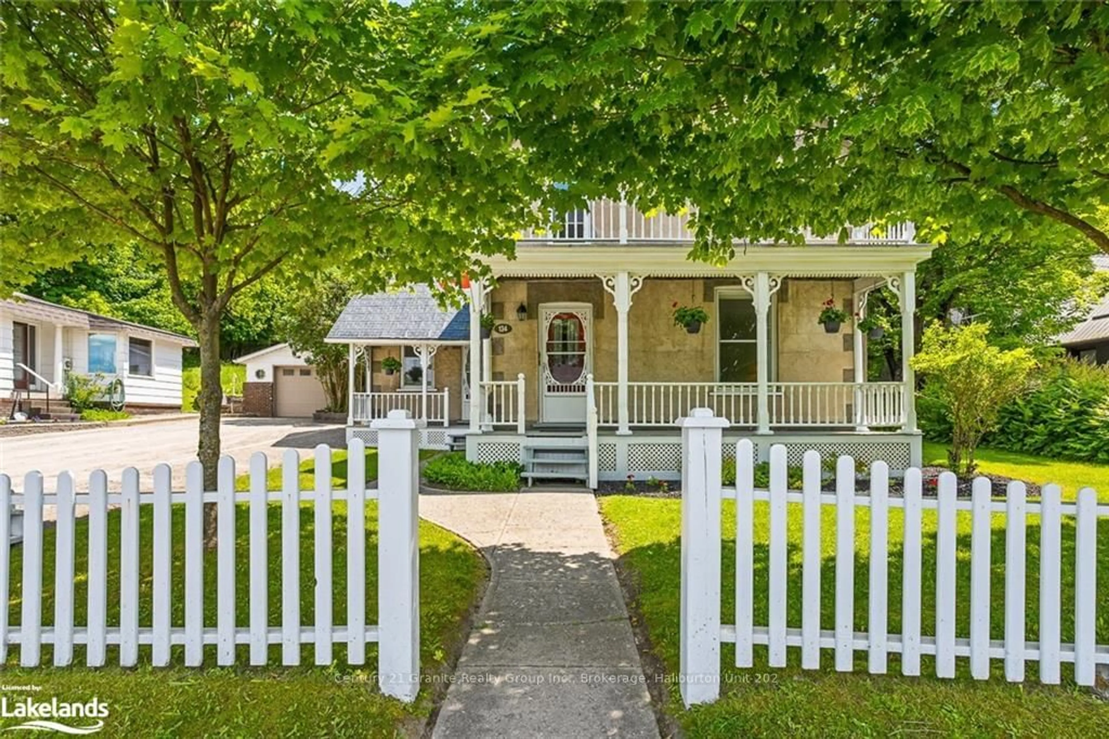 Frontside or backside of a home, cottage for 134 HIGHLAND St, Dysart et al Ontario K0M 1S0