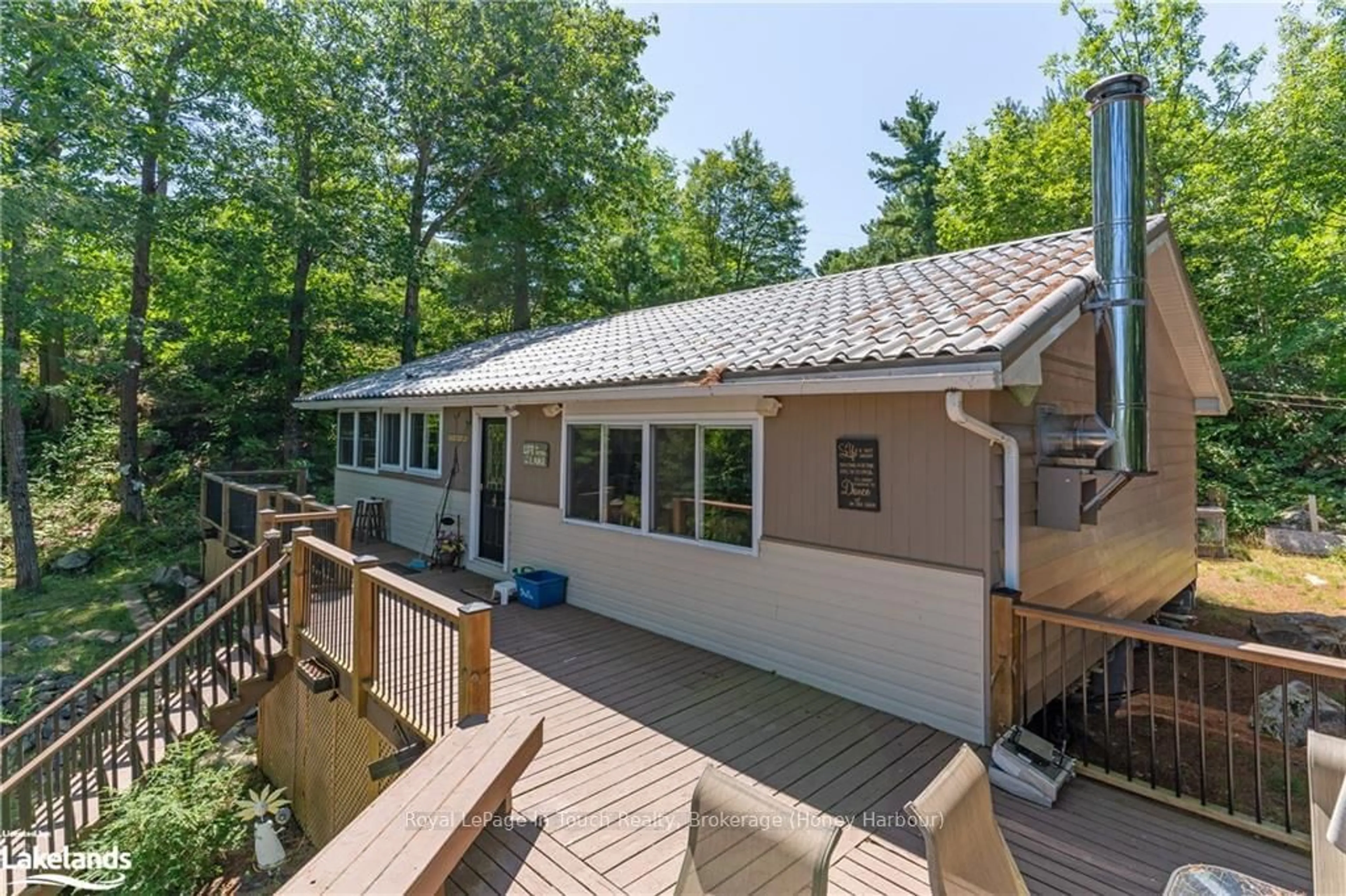 Home with vinyl exterior material for 1346 IS 980/DEER, Georgian Bay Ontario P0E 1E0