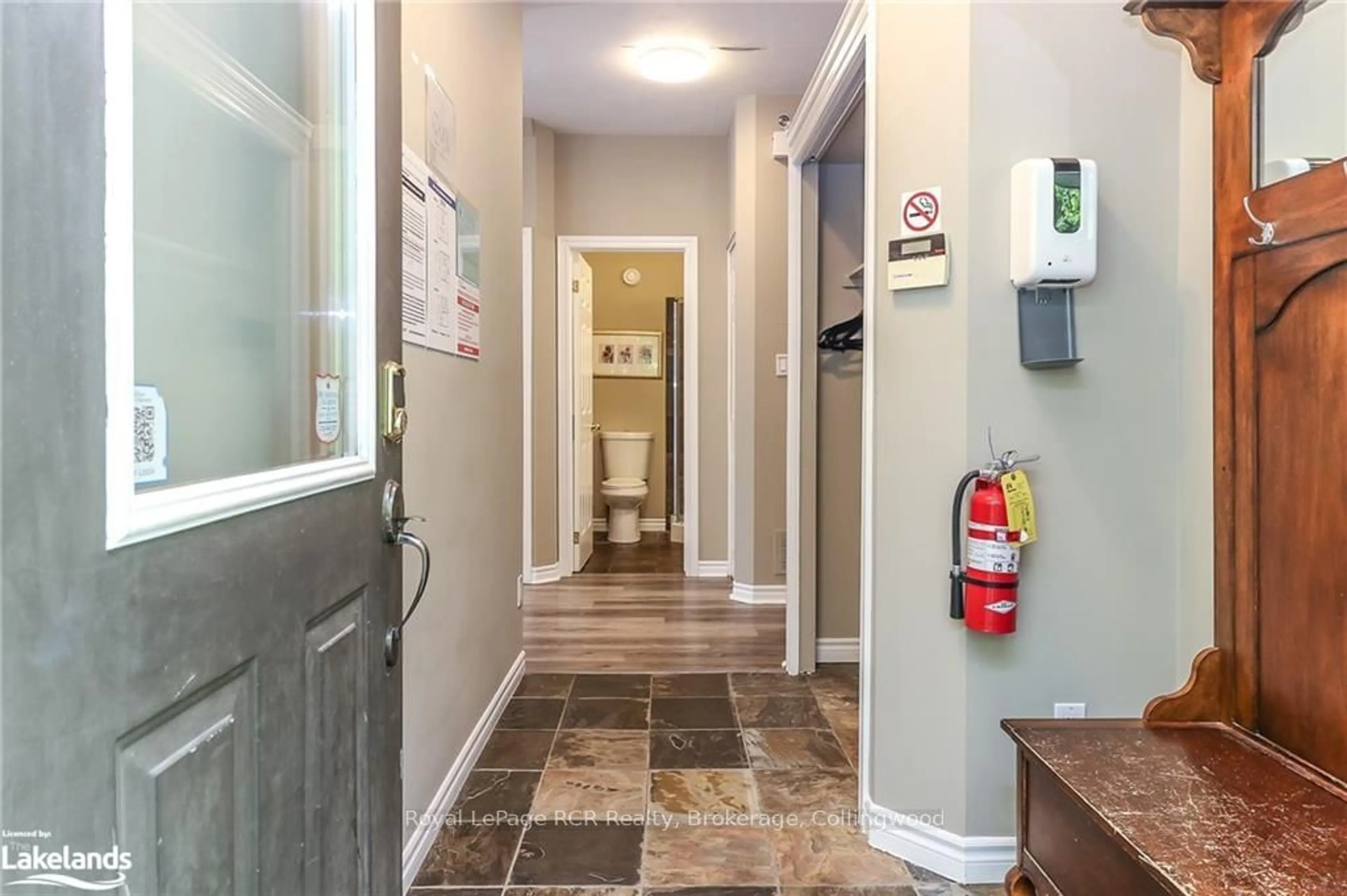 Indoor entryway, ceramic floors for 106 BIRCH VIEW Tr, Blue Mountains Ontario L9Y 0M2