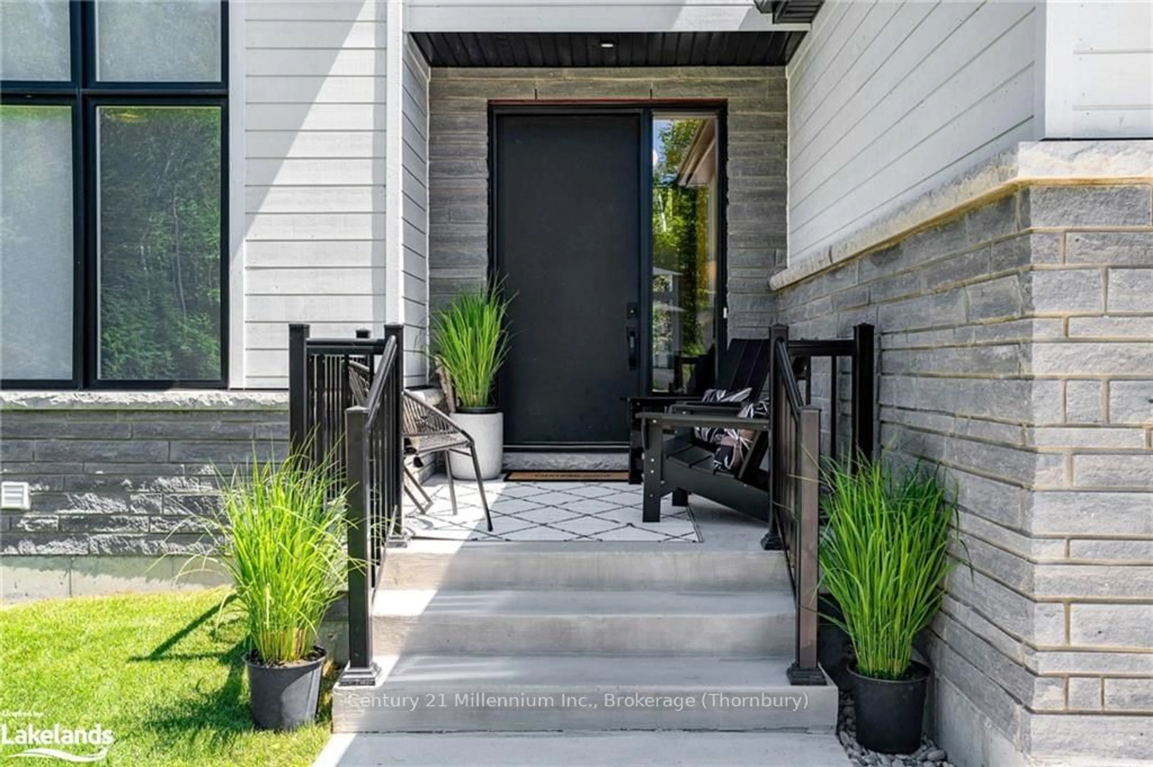 Indoor entryway, cement floor for 107 TEKIAH Rd, Blue Mountains Ontario N0H 1J0