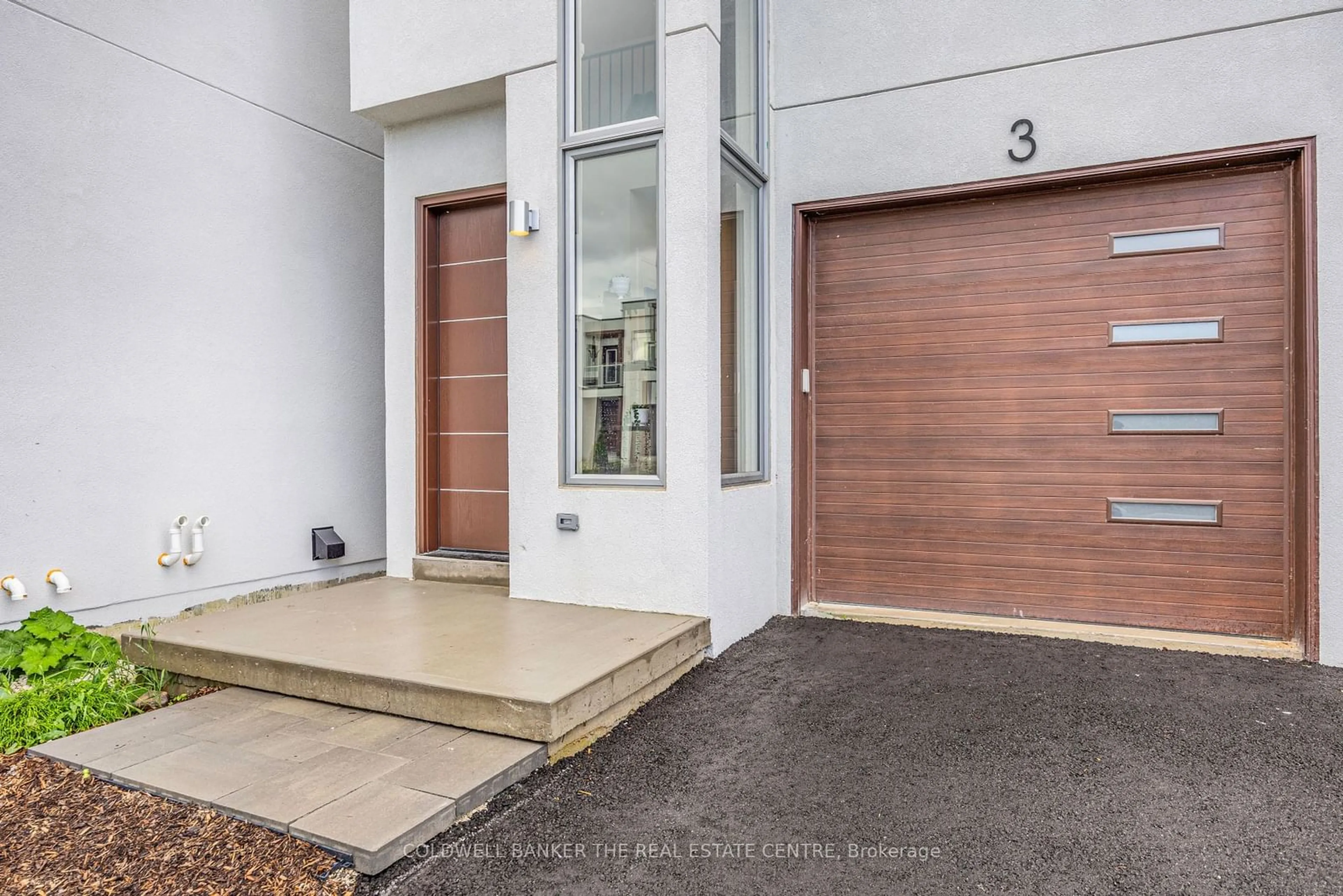 Indoor entryway, cement floor for 3 Waterview Lane, Blue Mountains Ontario N0H 2P0