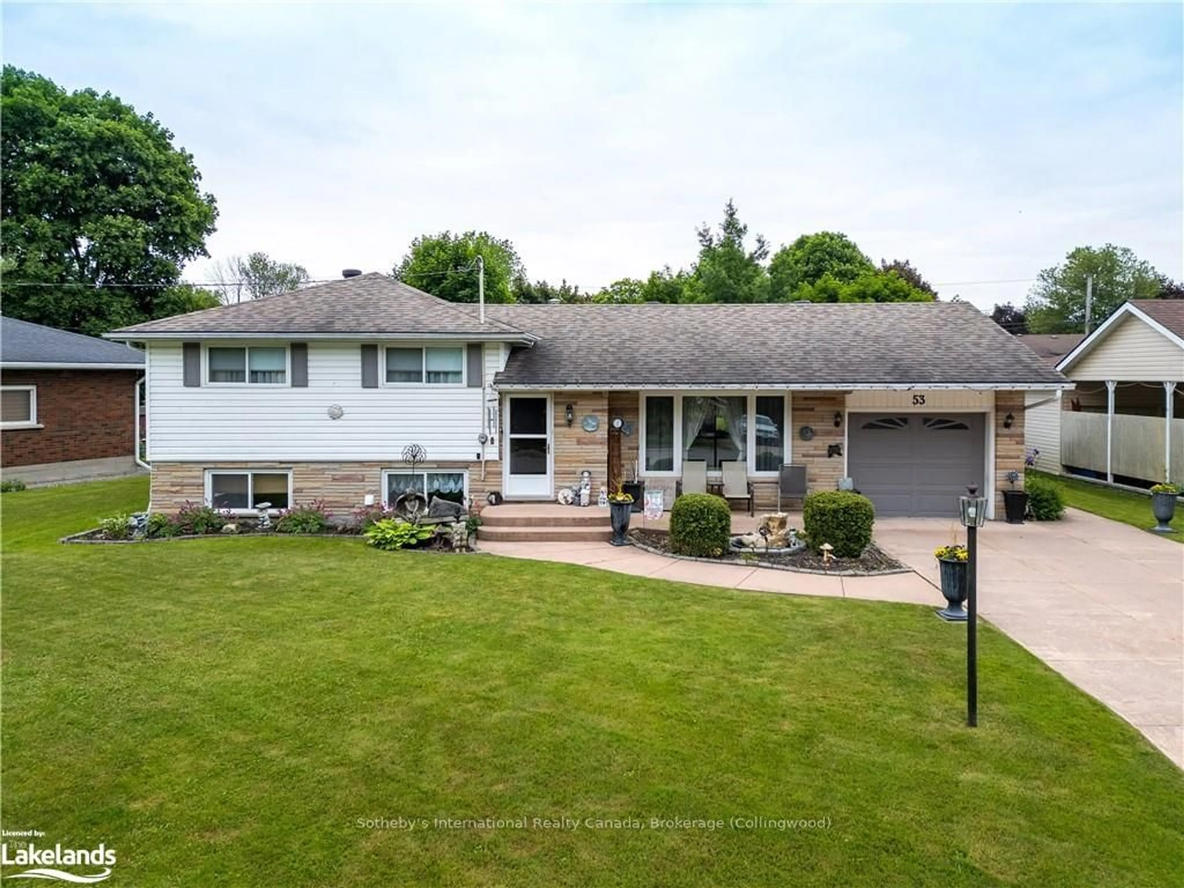 Frontside or backside of a home, cottage for 53 PAUL St, Meaford Ontario N4L 1C9