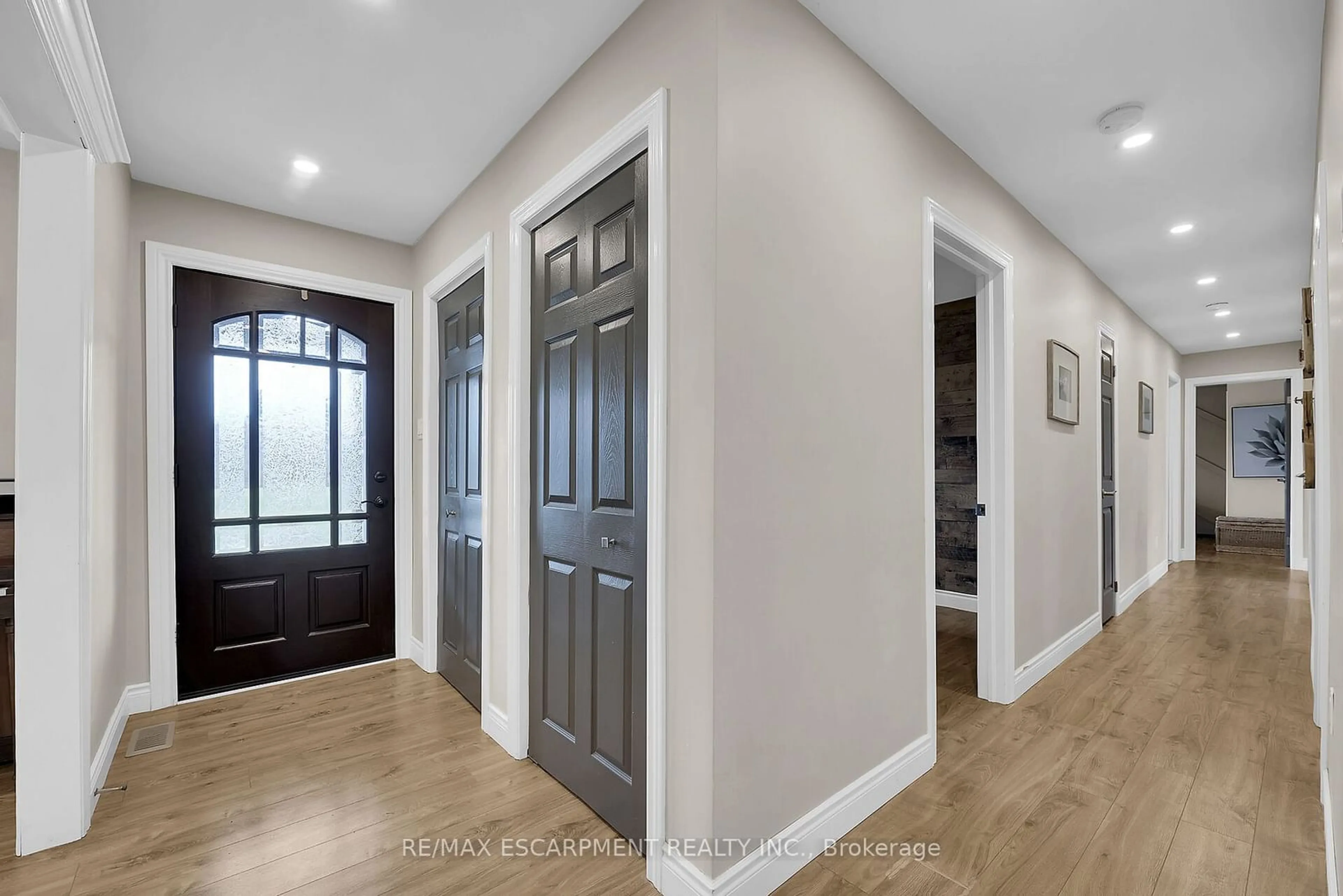 Indoor entryway, wood floors for 1424 Concession 6 Woodhouse, Norfolk Ontario N3Y 4K4