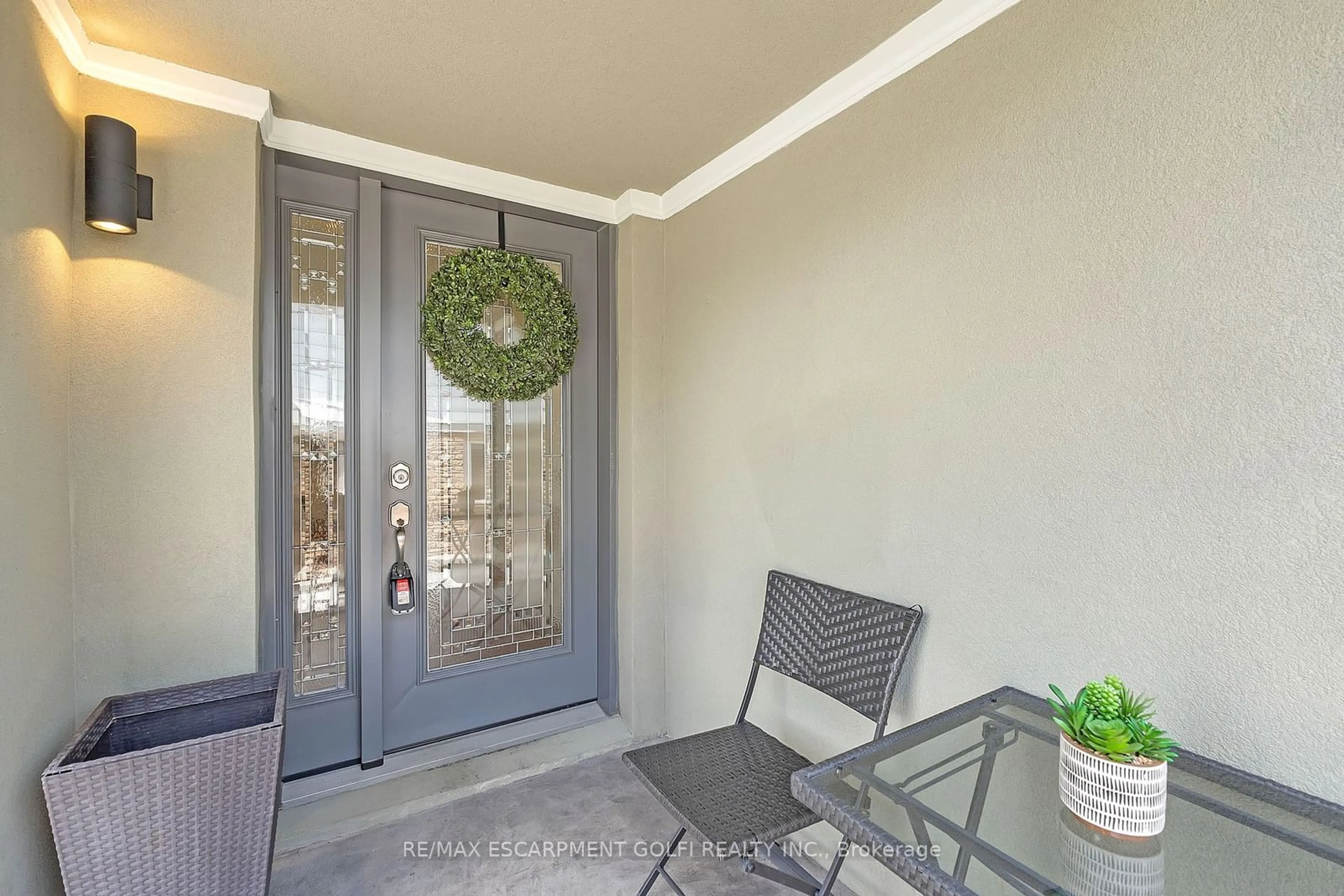 Indoor entryway, cement floor for 98 FORESTGATE Dr, Hamilton Ontario L9C 6A3