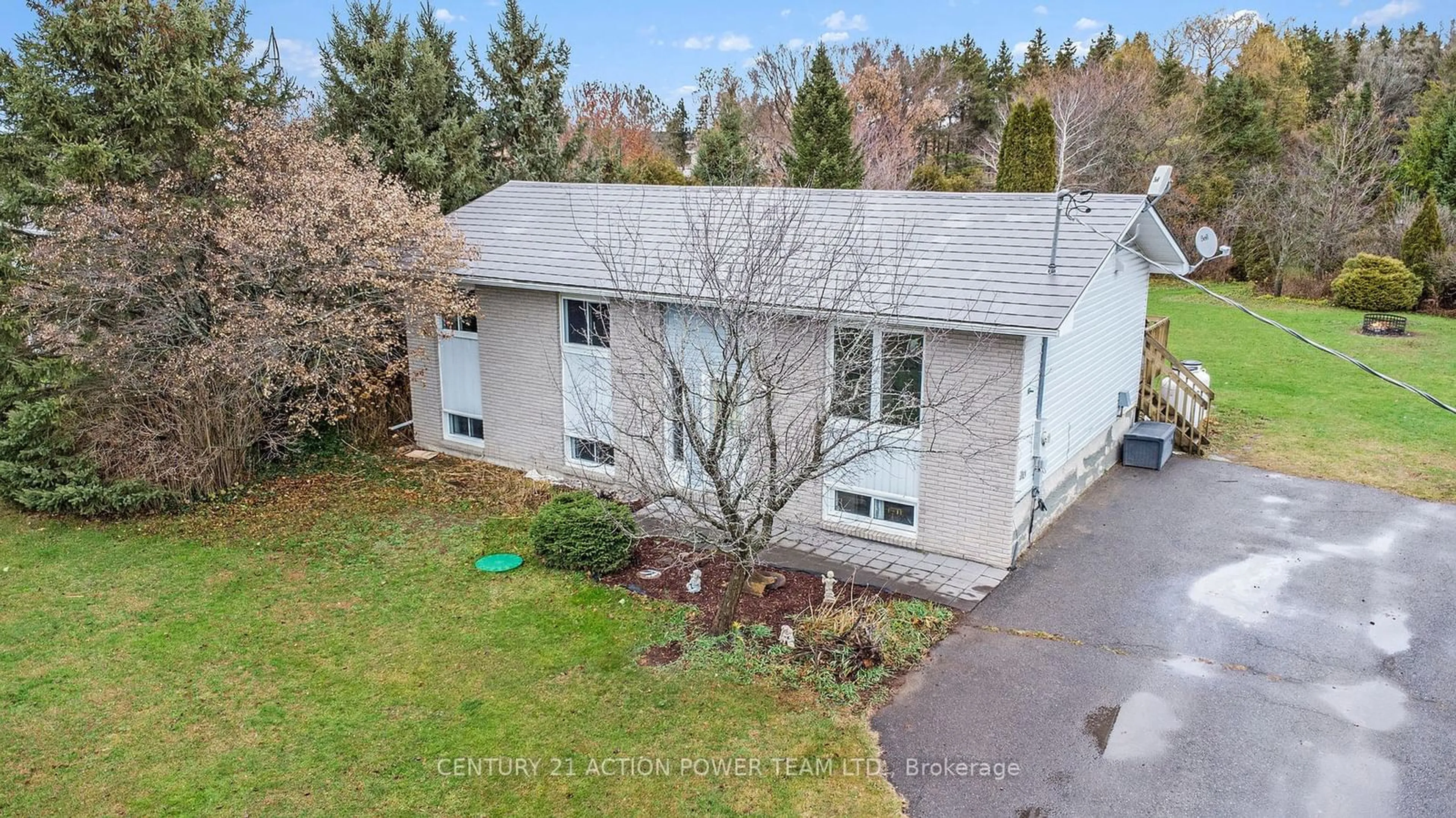 Frontside or backside of a home, cottage for 2437 Pilon Rd, Clarence-Rockland Ontario K0A 3N0