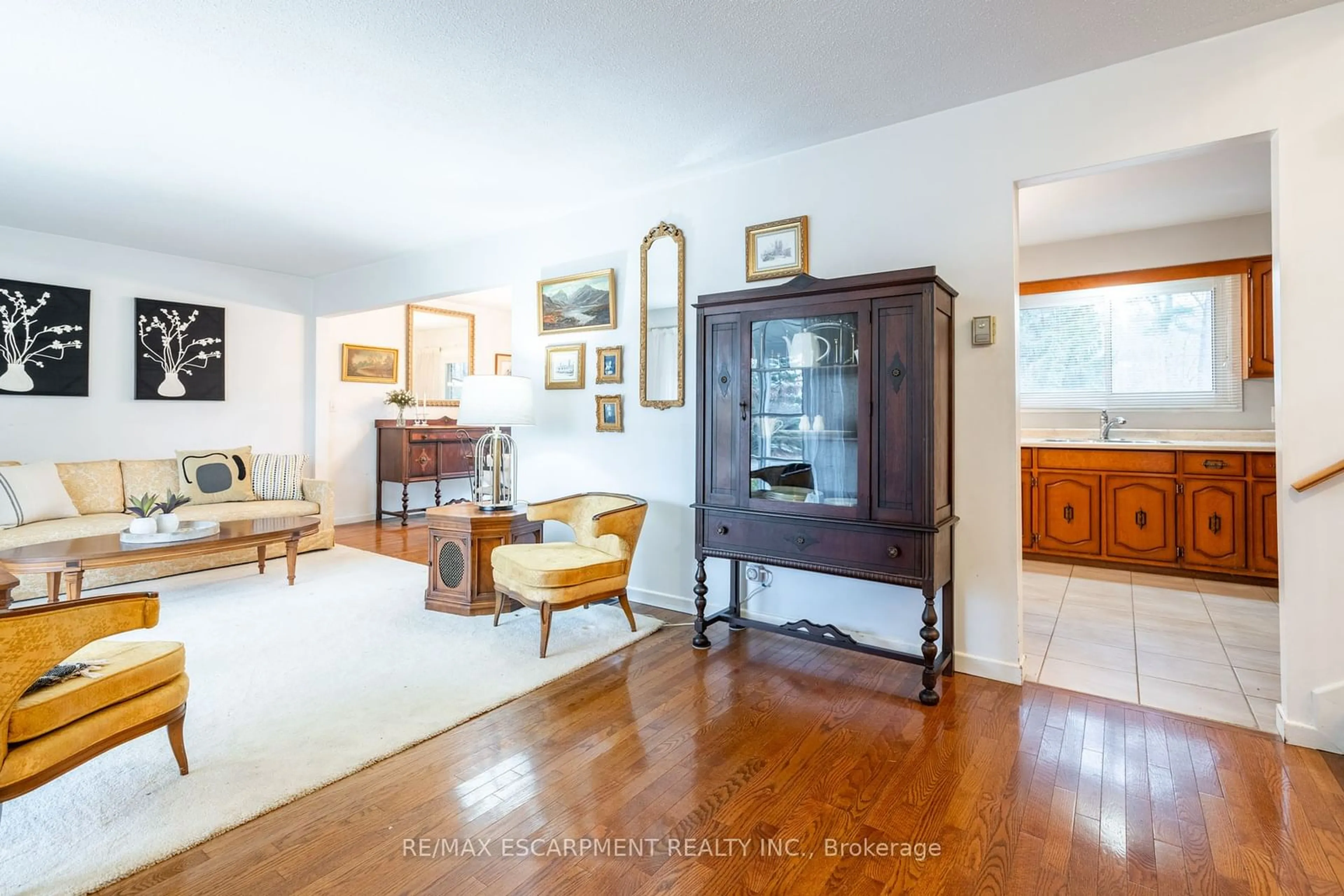 Indoor entryway, wood floors for 650 Nelson St, Norfolk Ontario N0A 1N2