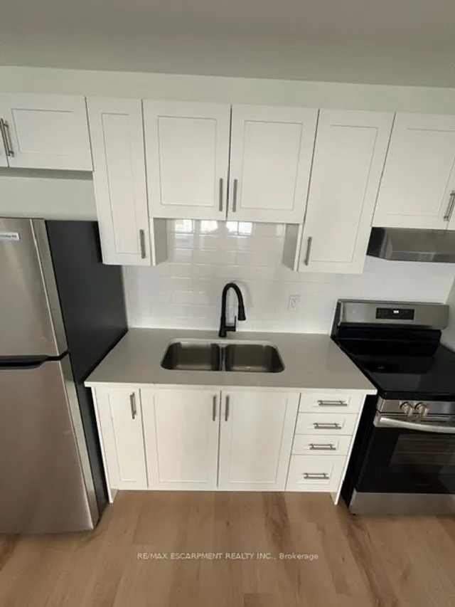 Additional property image - 1759 King St Unit 15