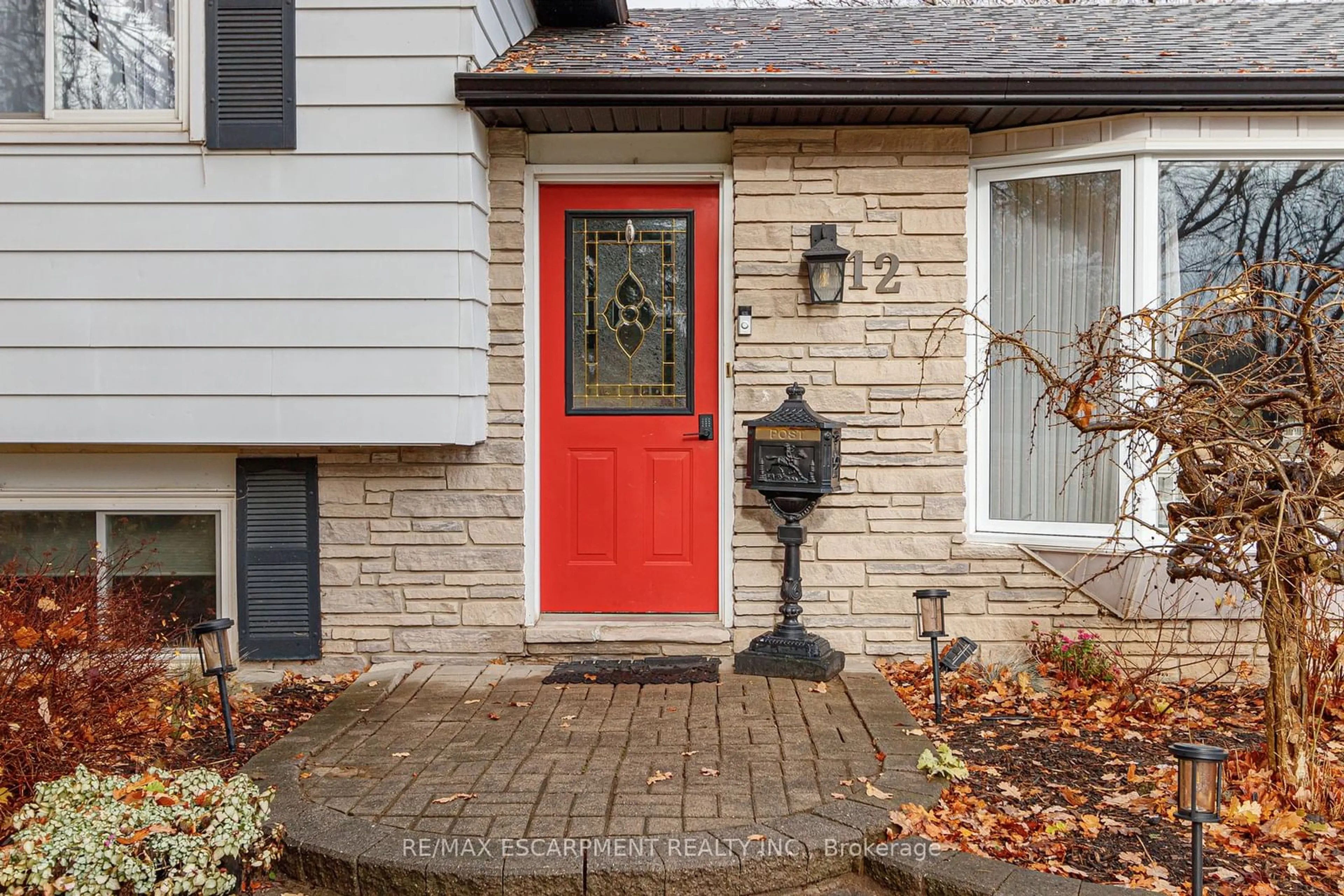 Indoor entryway, wood floors for 12 School Rd, Shelburne Ontario L9V 3P5