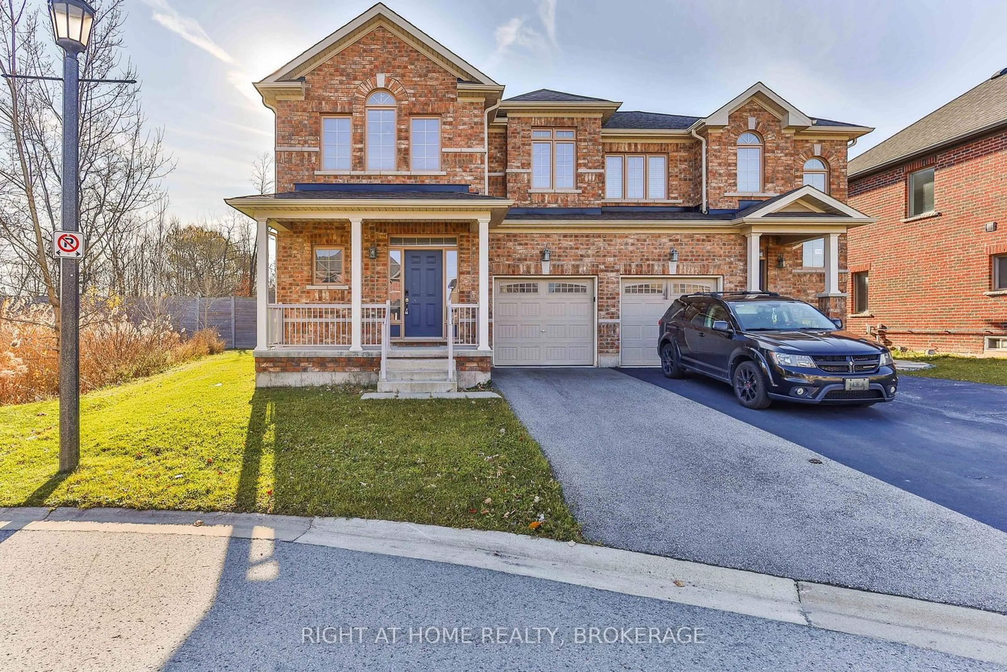 Home with brick exterior material for 7512 Marpin Crt, Niagara Falls Ontario L2H 0P3