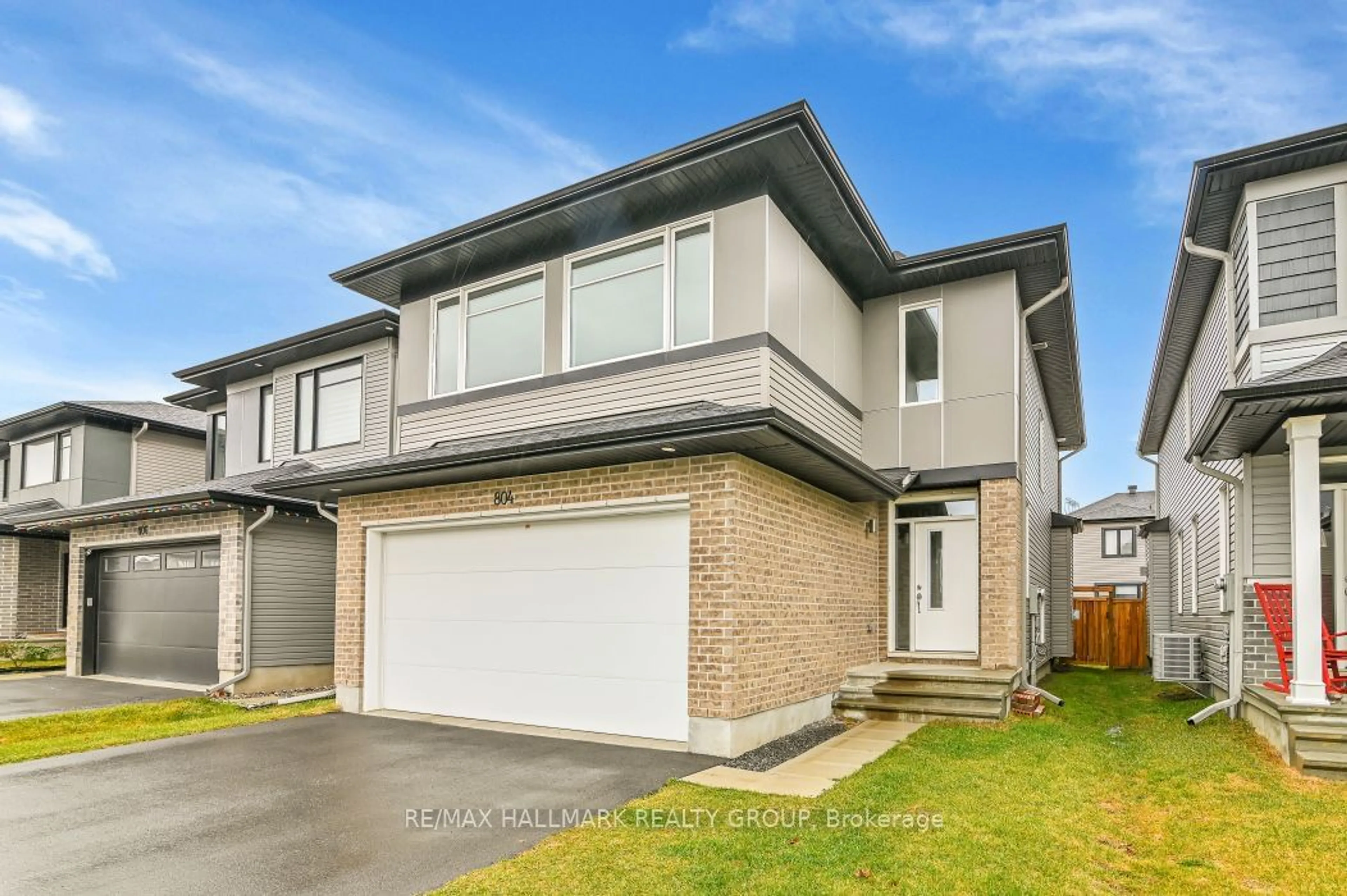 Frontside or backside of a home, the street view for 804 Sendero Way, Stittsville - Munster - Richmond Ontario K2S 2W8