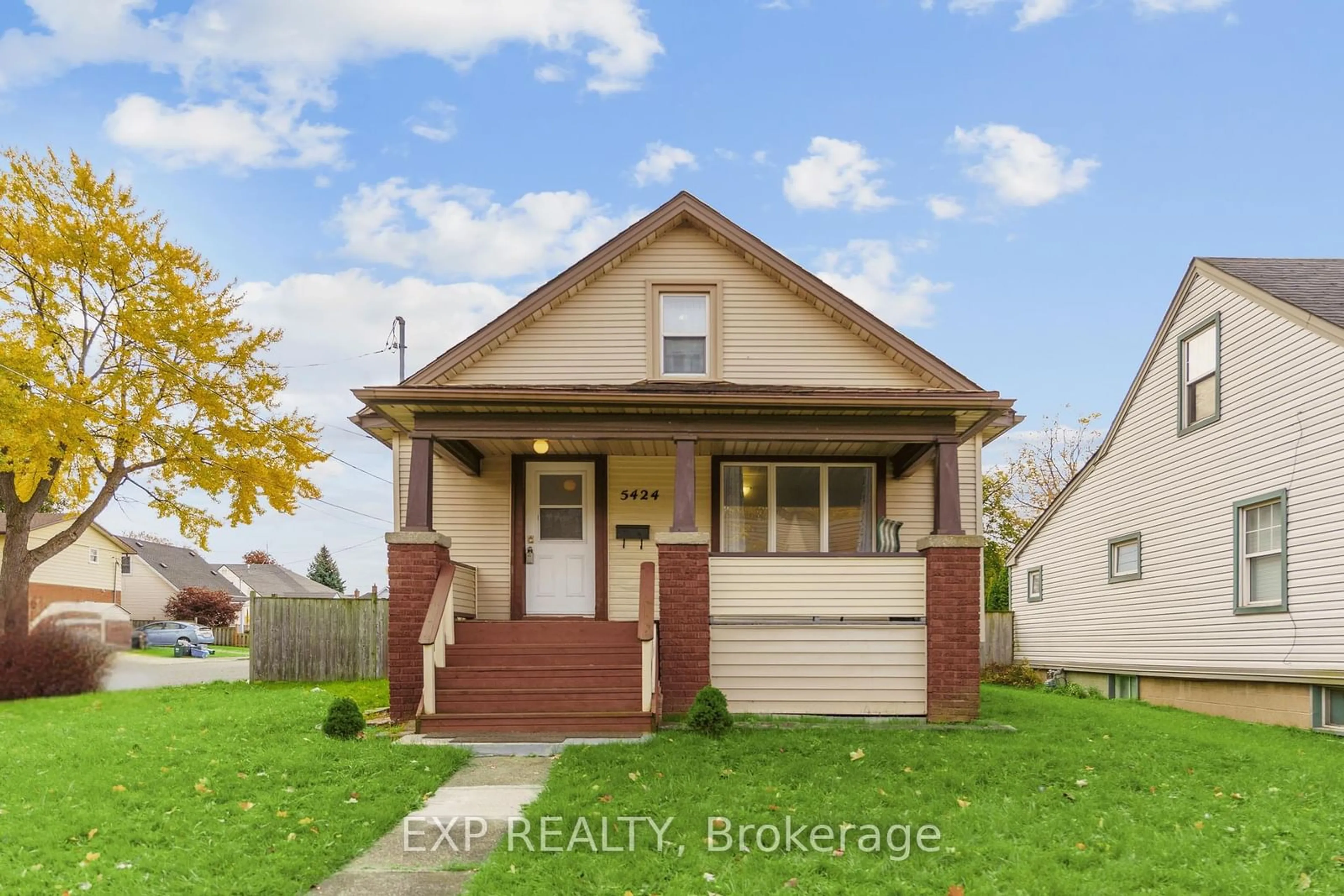 Frontside or backside of a home, cottage for 5424 MCRAE St, Niagara Falls Ontario L2E 1R5