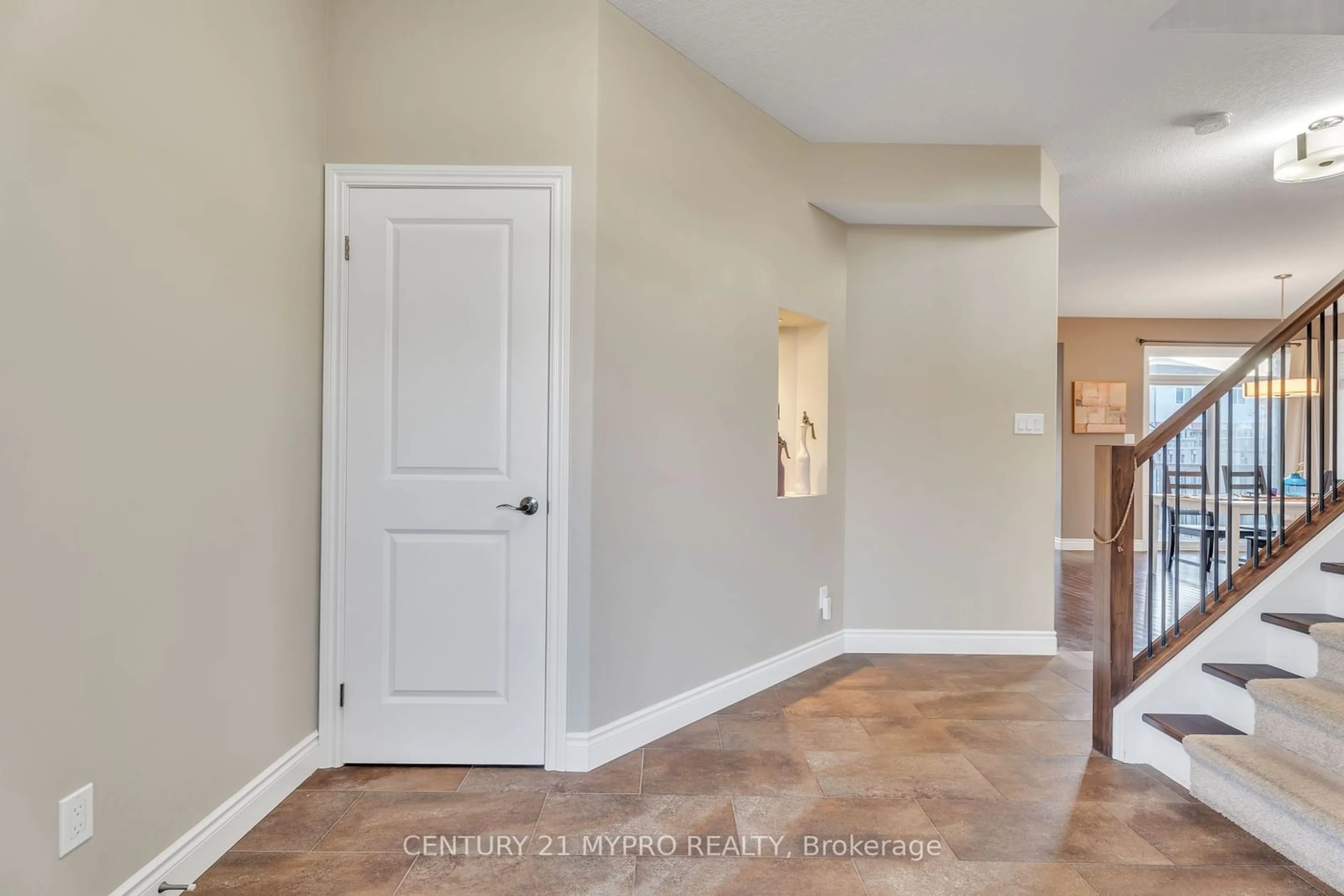 Indoor entryway, wood floors for 1682 Beaverbrook Ave, London Ontario N6H 0E3